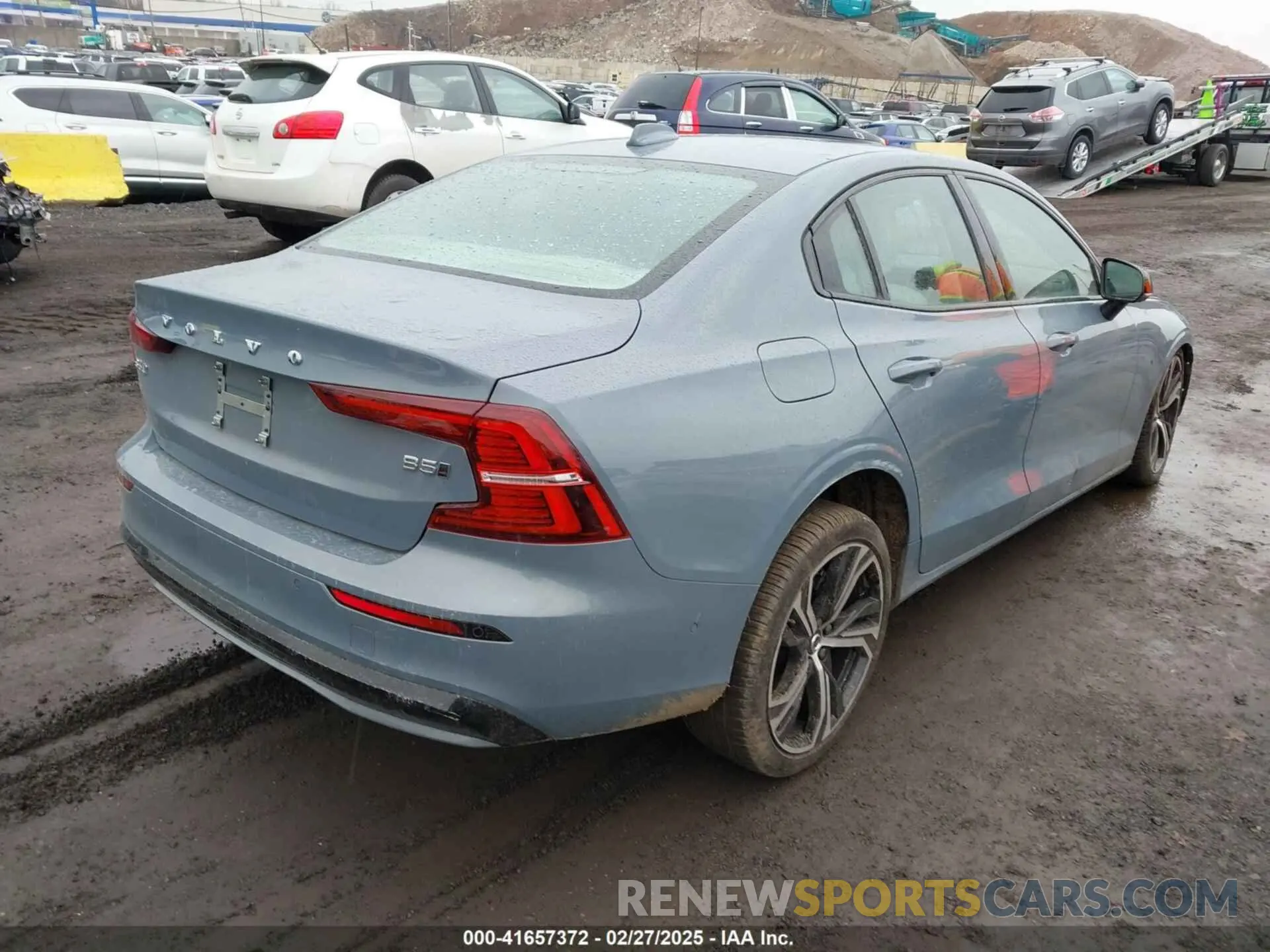 4 Photograph of a damaged car 7JRL12TL5RG289457 VOLVO S60 2024