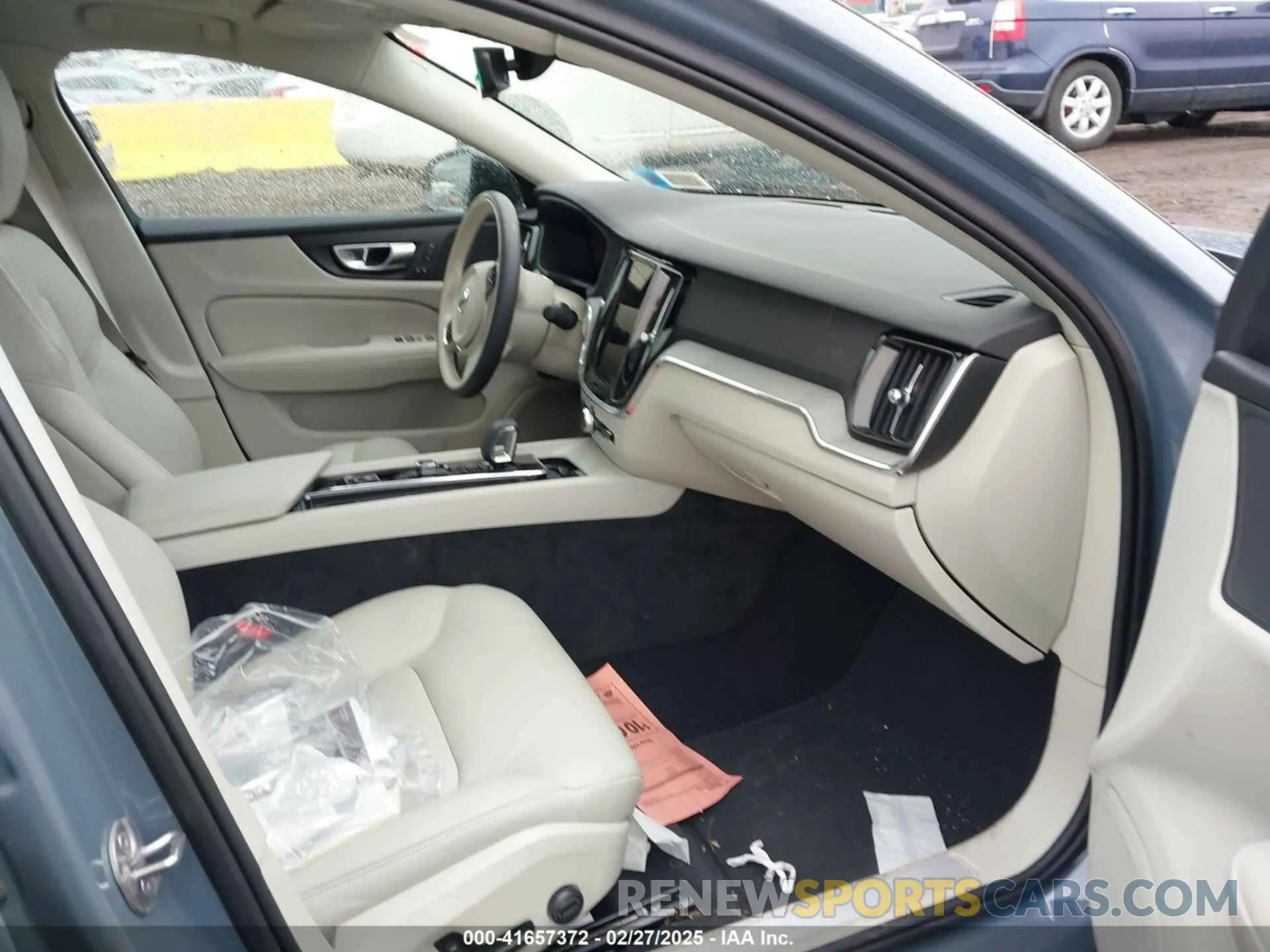 5 Photograph of a damaged car 7JRL12TL5RG289457 VOLVO S60 2024