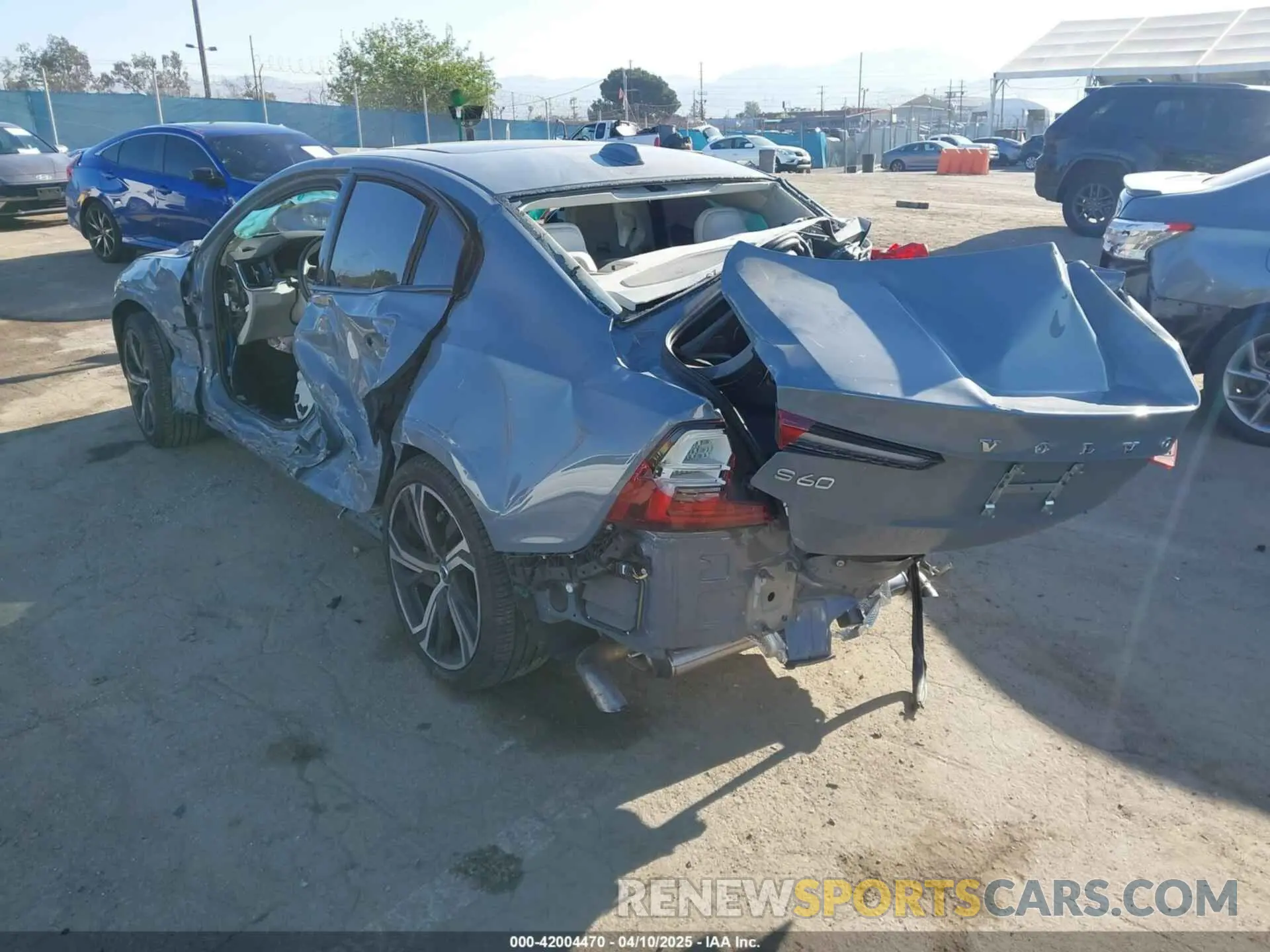3 Фотография поврежденного автомобиля 7JRL12TL5RG324532 VOLVO S60 2024