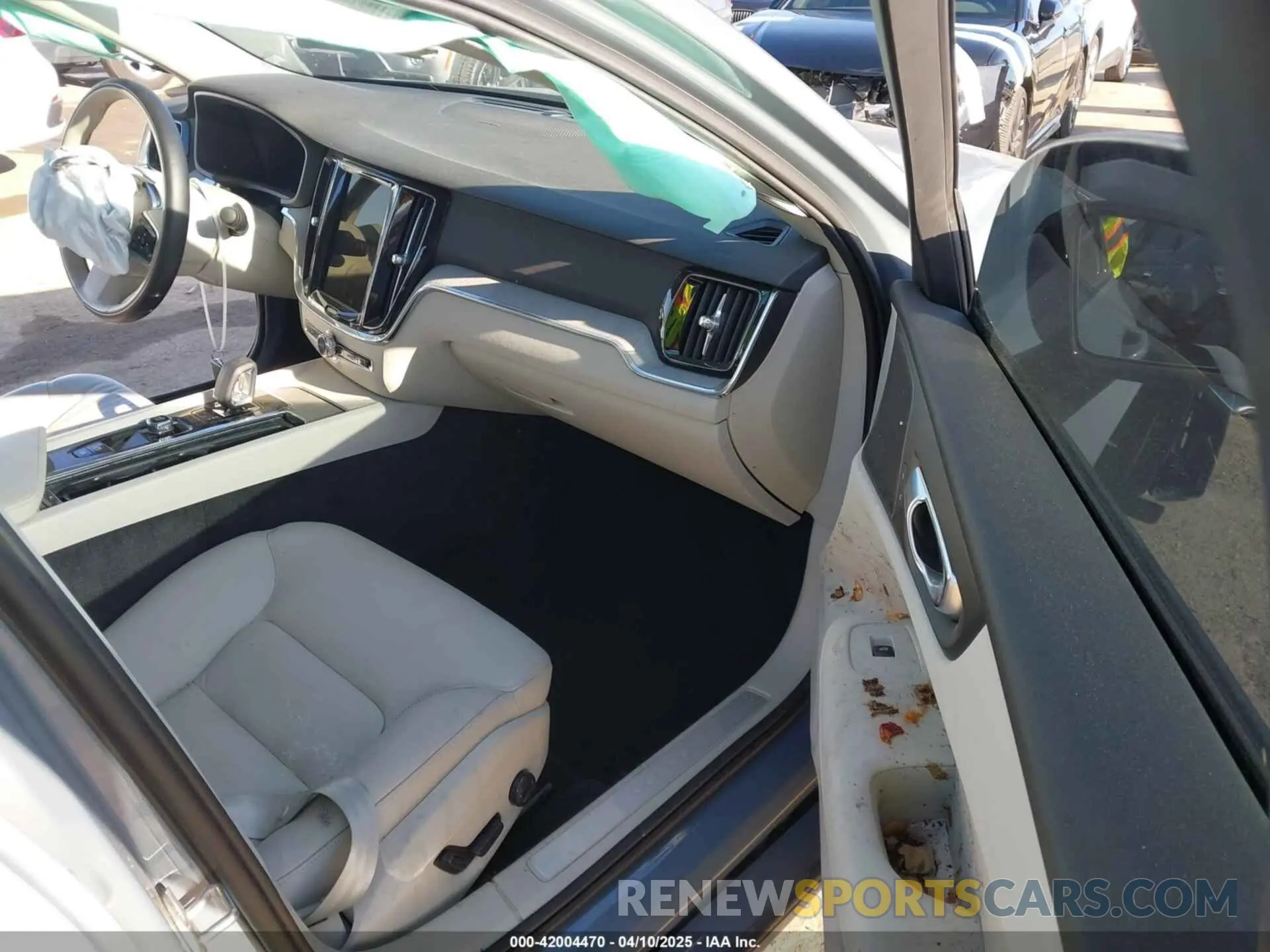 5 Фотография поврежденного автомобиля 7JRL12TL5RG324532 VOLVO S60 2024