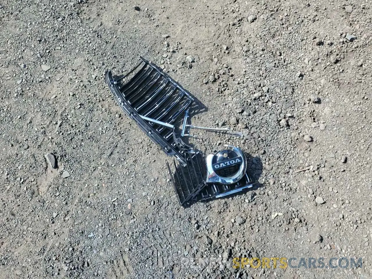 12 Photograph of a damaged car 7JRL12TL3NG172745 VOLVO S60 B5 INS 2022