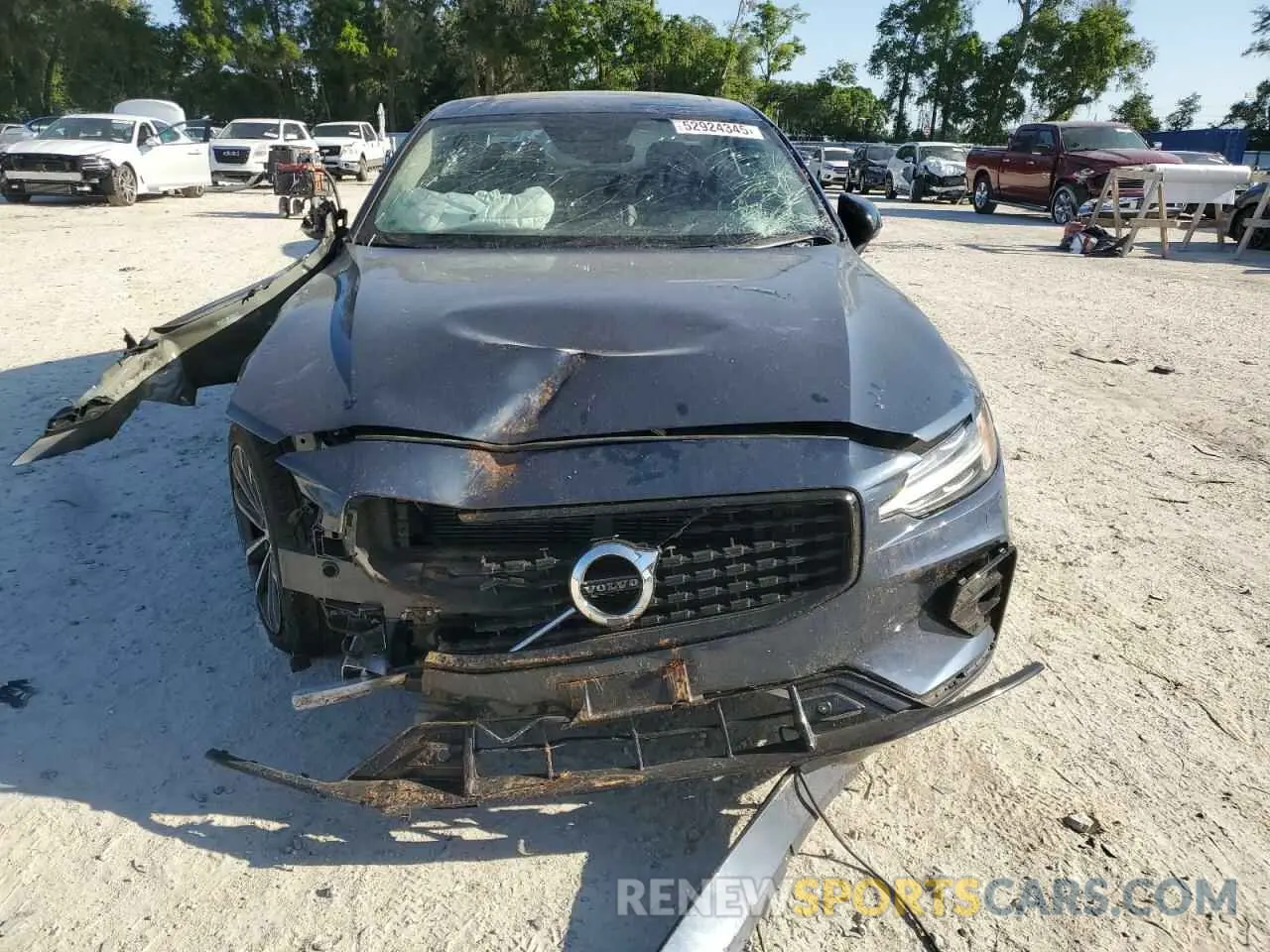 5 Photograph of a damaged car 7JRL12FZ3NG161437 VOLVO S60 B5 MOM 2022