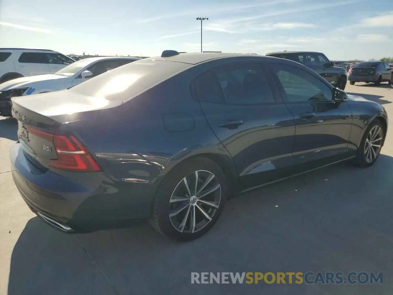 3 Photograph of a damaged car 7JRL12TZ1NG175700 VOLVO S60 B5 MOM 2022