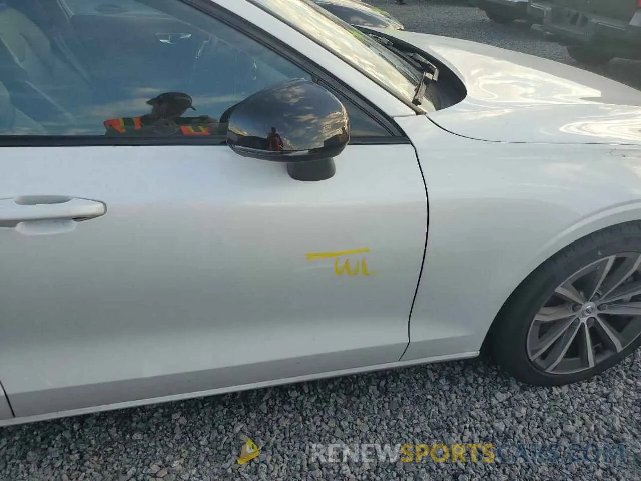 12 Photograph of a damaged car 7JRL12TZ7NG172610 VOLVO S60 B5 MOM 2022