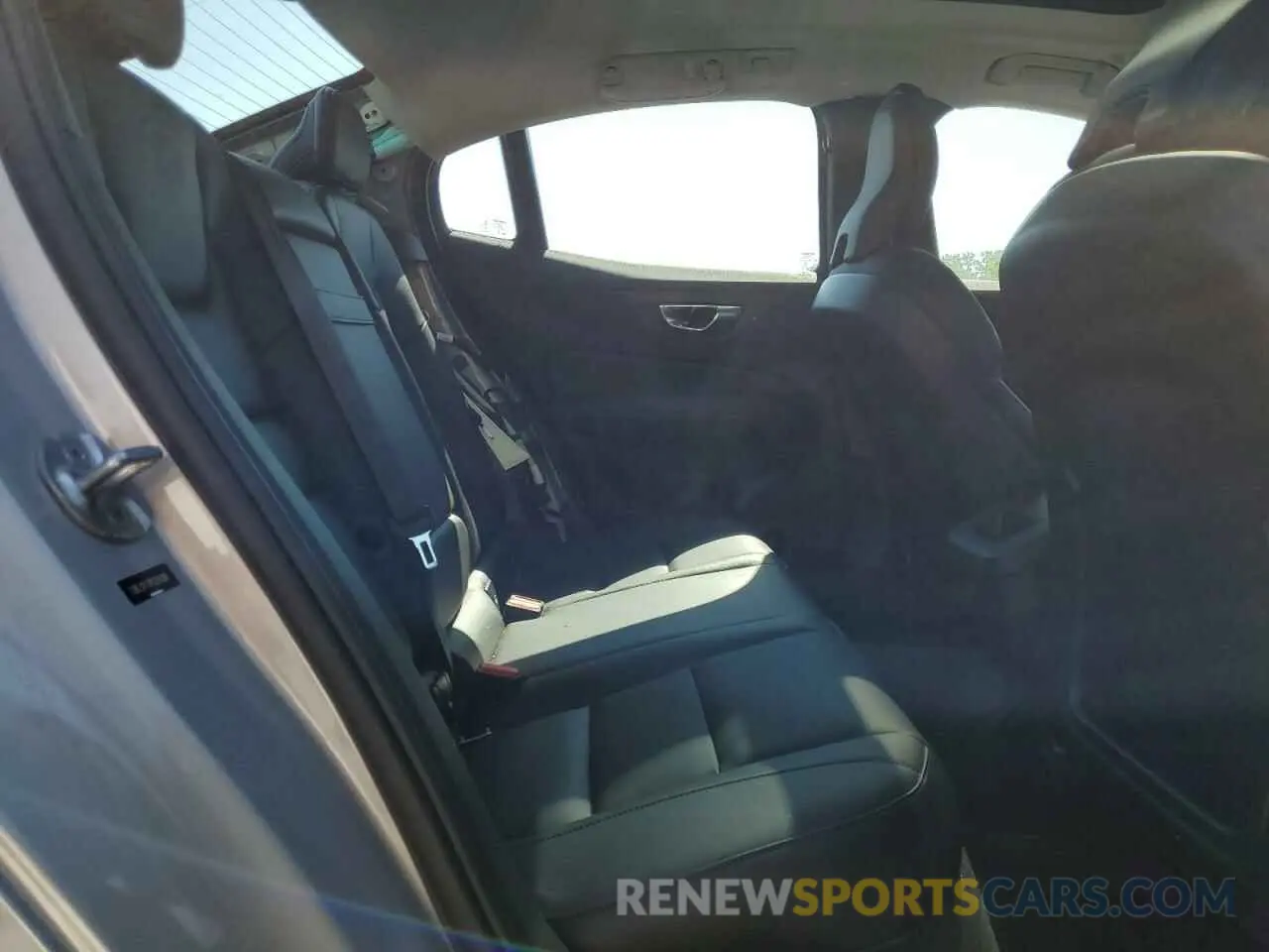 10 Фотография поврежденного автомобиля 7JRL12FV1PG234286 VOLVO S60 CORE 2023