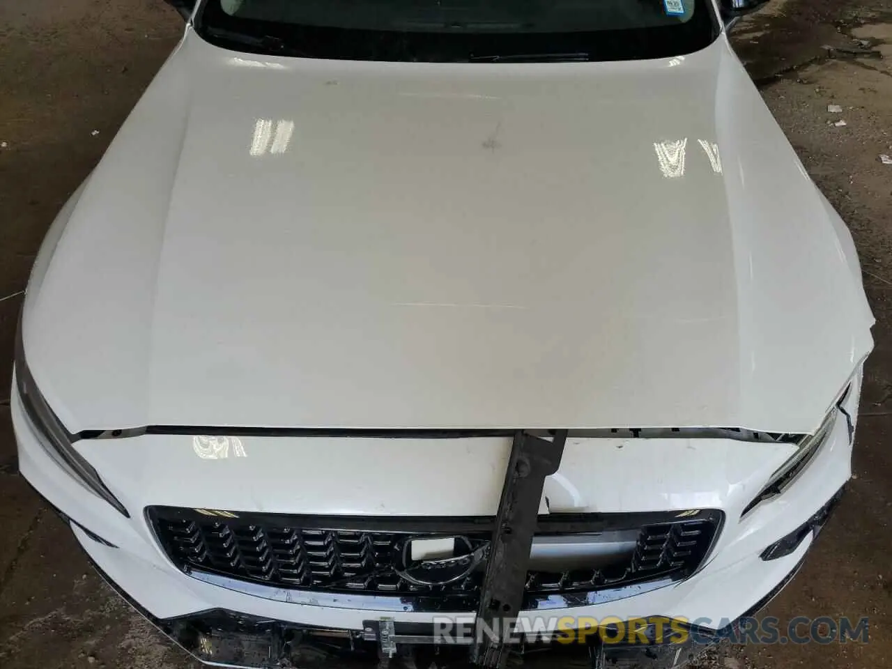11 Photograph of a damaged car 7JRL12FK1RG323347 VOLVO S60 CORE 2024