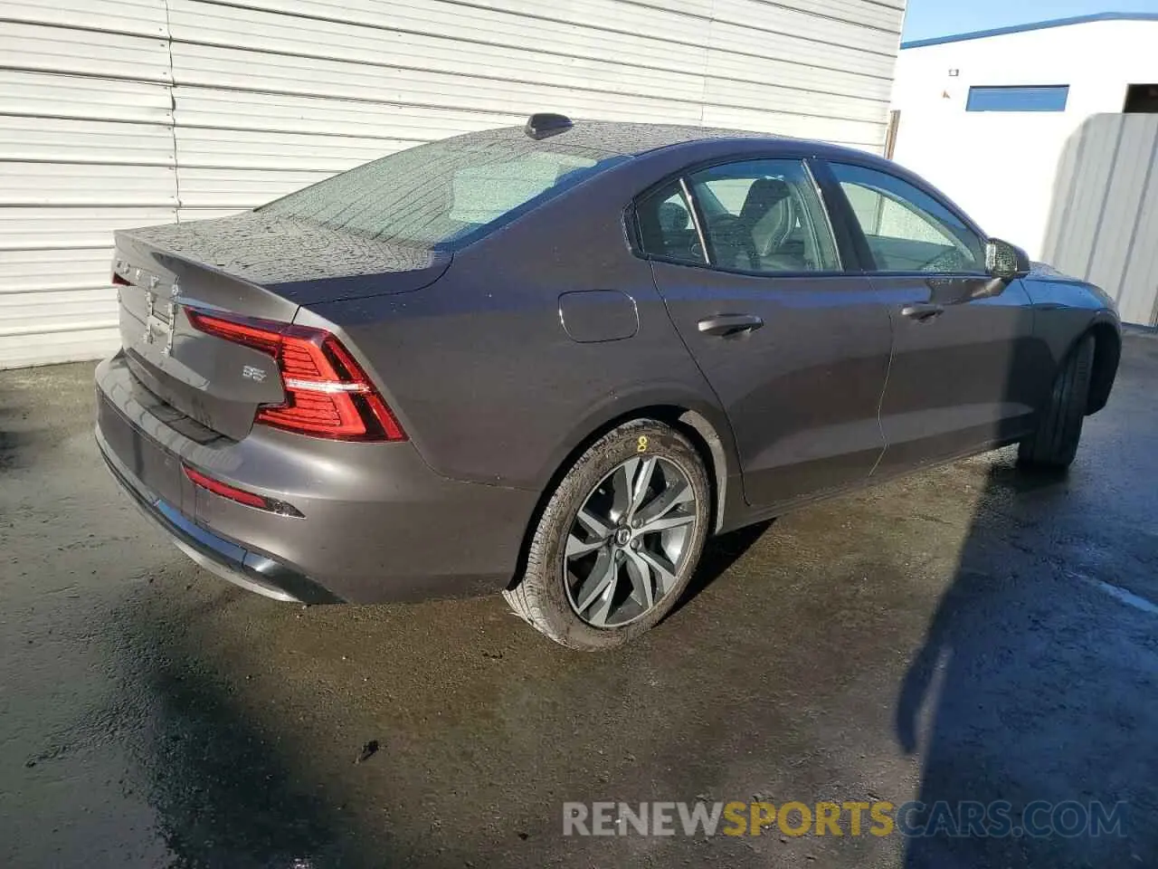 3 Фотография поврежденного автомобиля 7JRL12FK2RG322627 VOLVO S60 CORE 2024