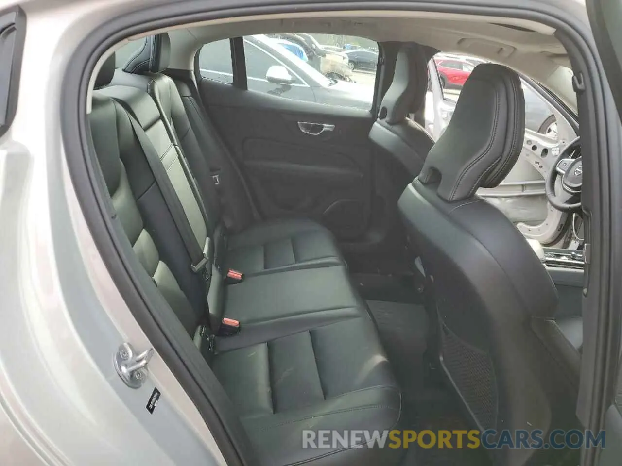 10 Фотография поврежденного автомобиля 7JRL12FK6RG318418 VOLVO S60 CORE 2024