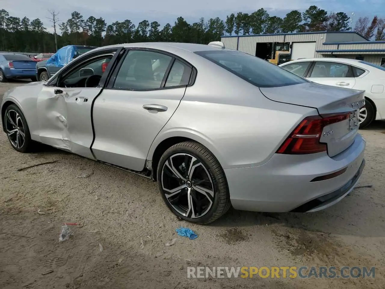 2 Фотография поврежденного автомобиля 7JRL12FK6RG318418 VOLVO S60 CORE 2024