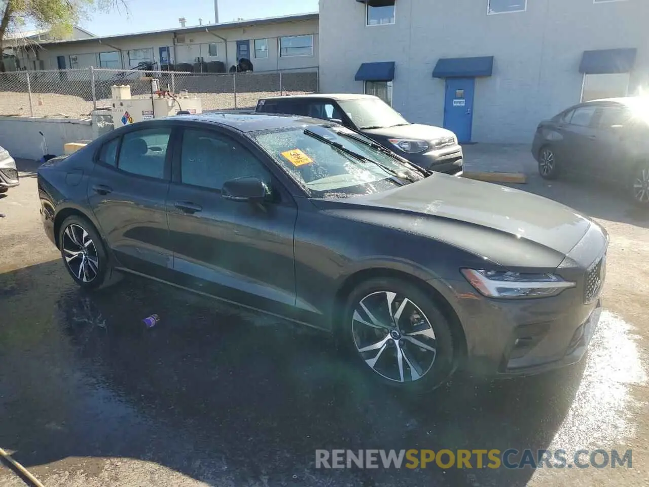 4 Фотография поврежденного автомобиля 7JRL12FK6RG322386 VOLVO S60 CORE 2024