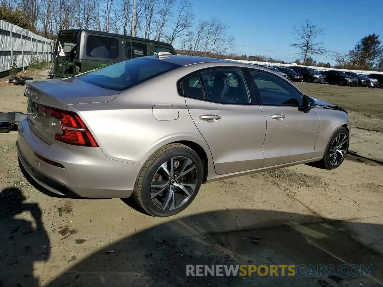 3 Фотография поврежденного автомобиля 7JRL12FK9RG297371 VOLVO S60 CORE 2024