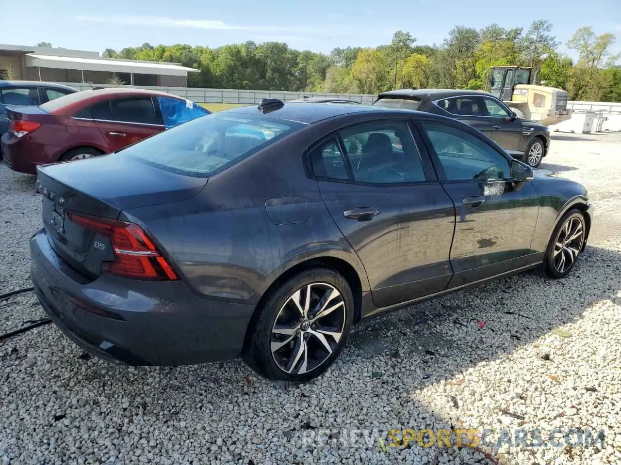 3 Photograph of a damaged car 7JRL12FKXRG321144 VOLVO S60 CORE 2024