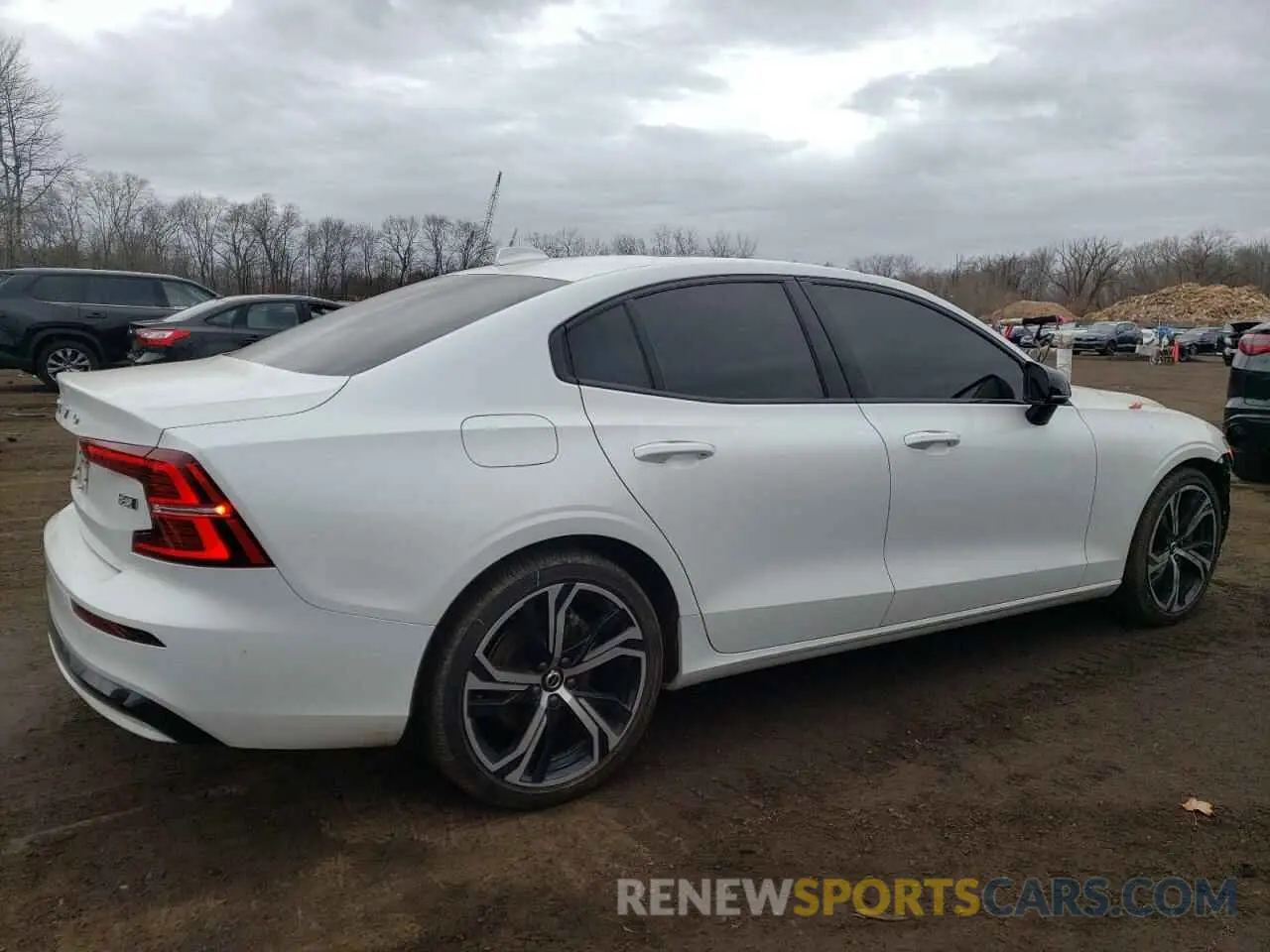 3 Photograph of a damaged car 7JRL12TK8RG295020 VOLVO S60 CORE 2024