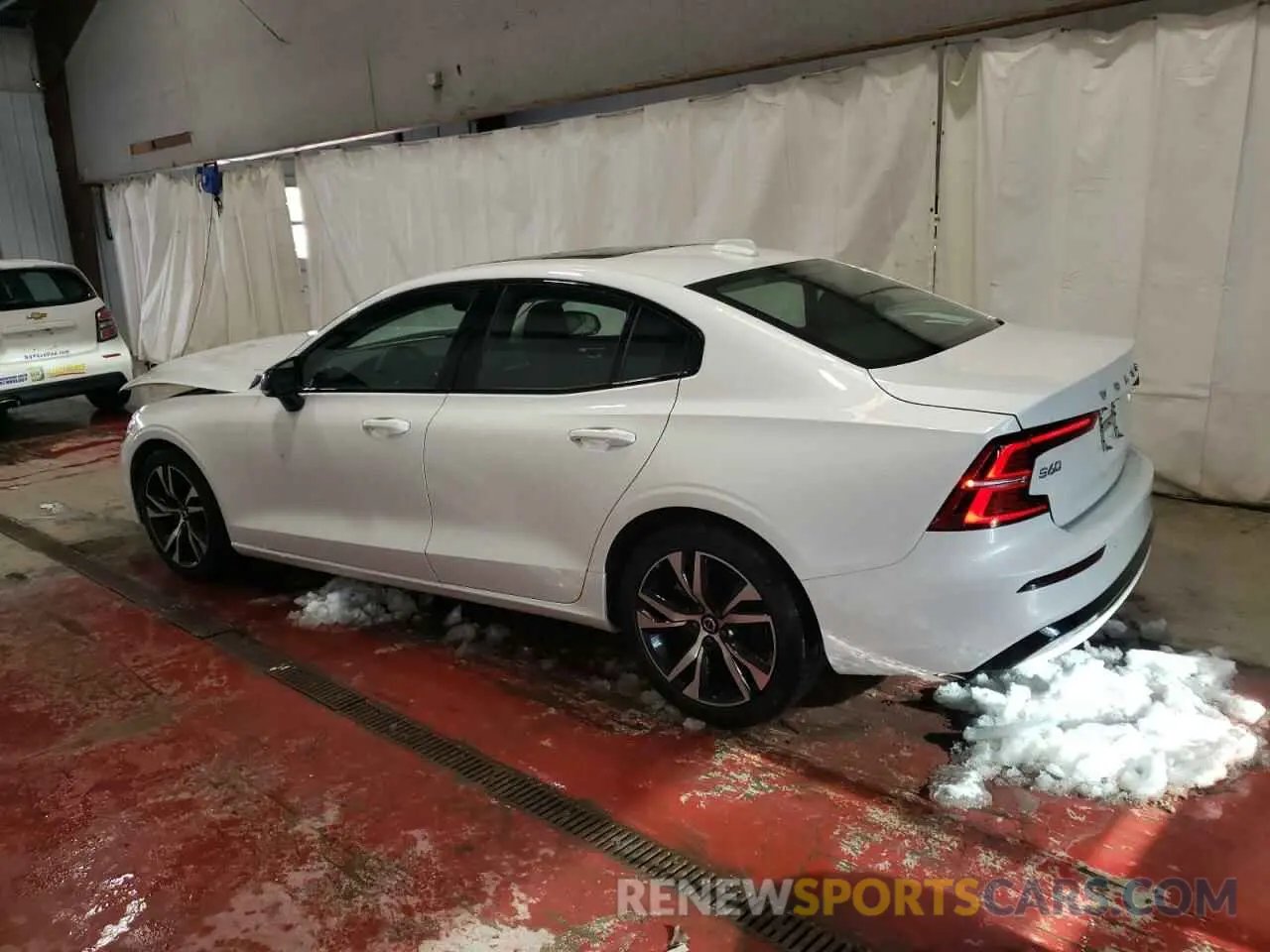 2 Фотография поврежденного автомобиля 7JRL12FJ6SG366806 VOLVO S60 CORE 2025