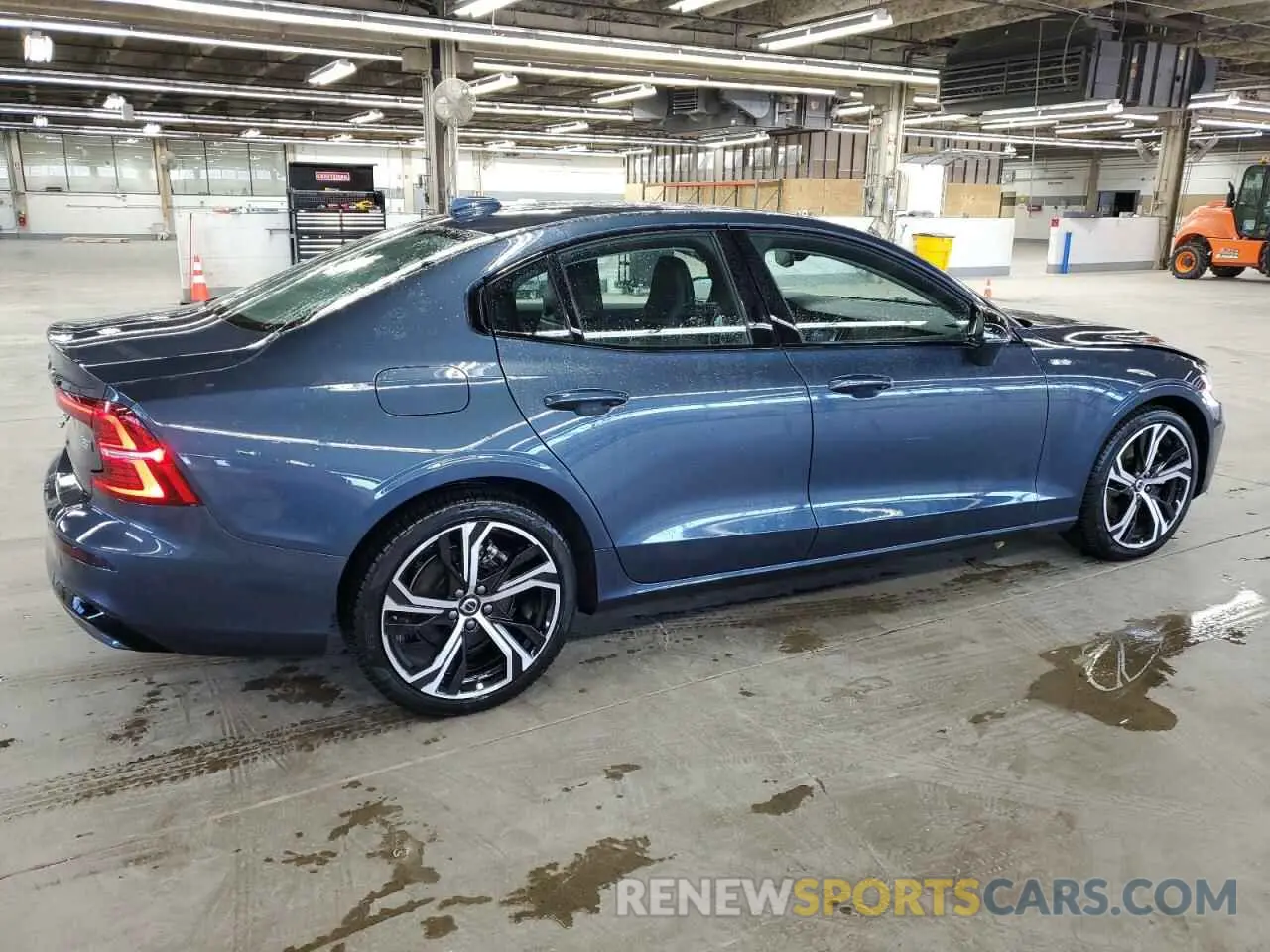 3 Photograph of a damaged car 7JRL12GJ1SG362161 VOLVO S60 CORE 2025