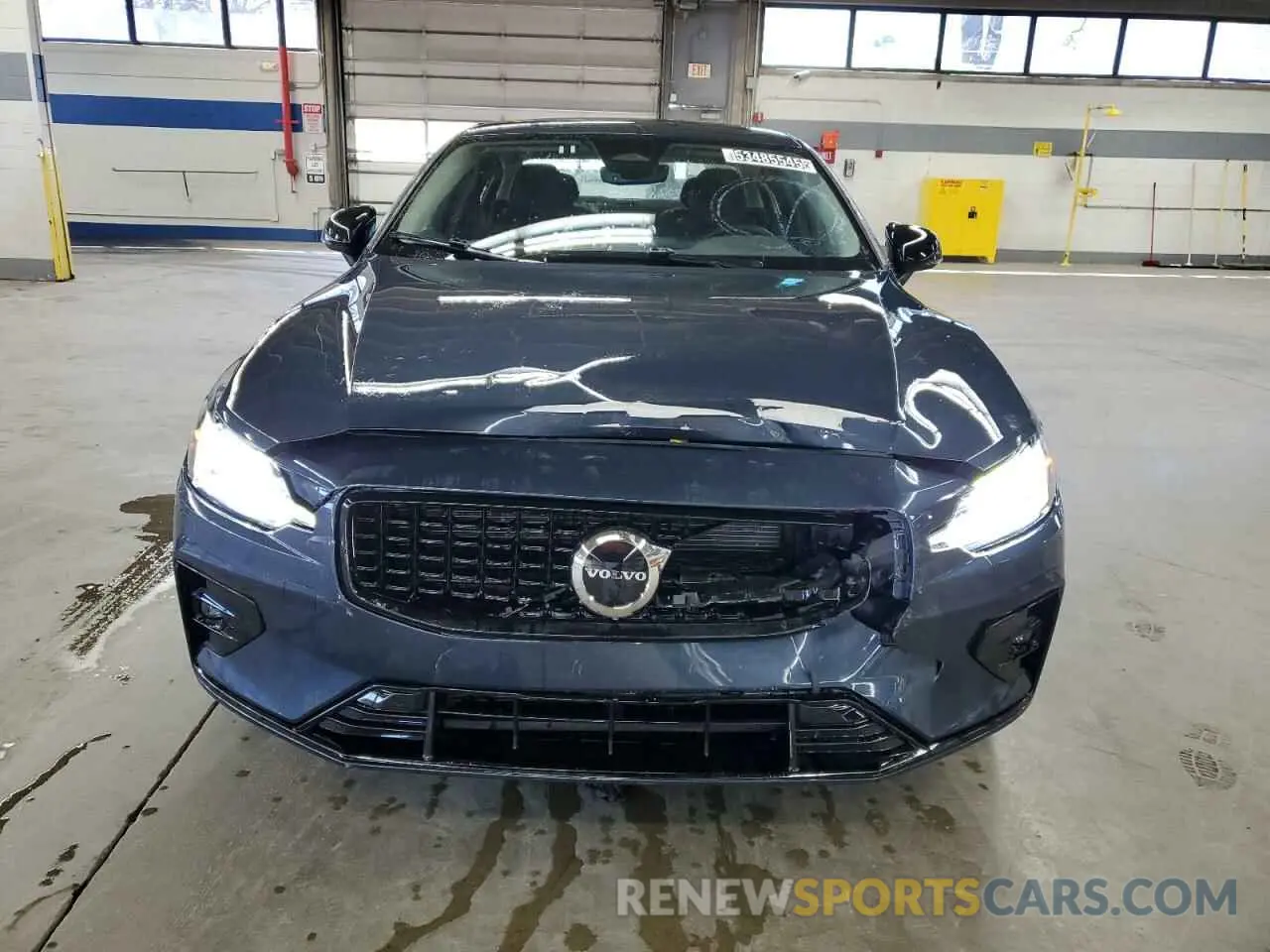 5 Photograph of a damaged car 7JRL12GJ1SG362161 VOLVO S60 CORE 2025