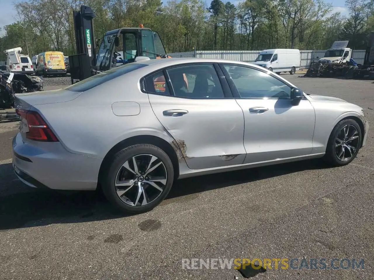 3 Photograph of a damaged car 7JRL12GJ3SG362498 VOLVO S60 CORE 2025