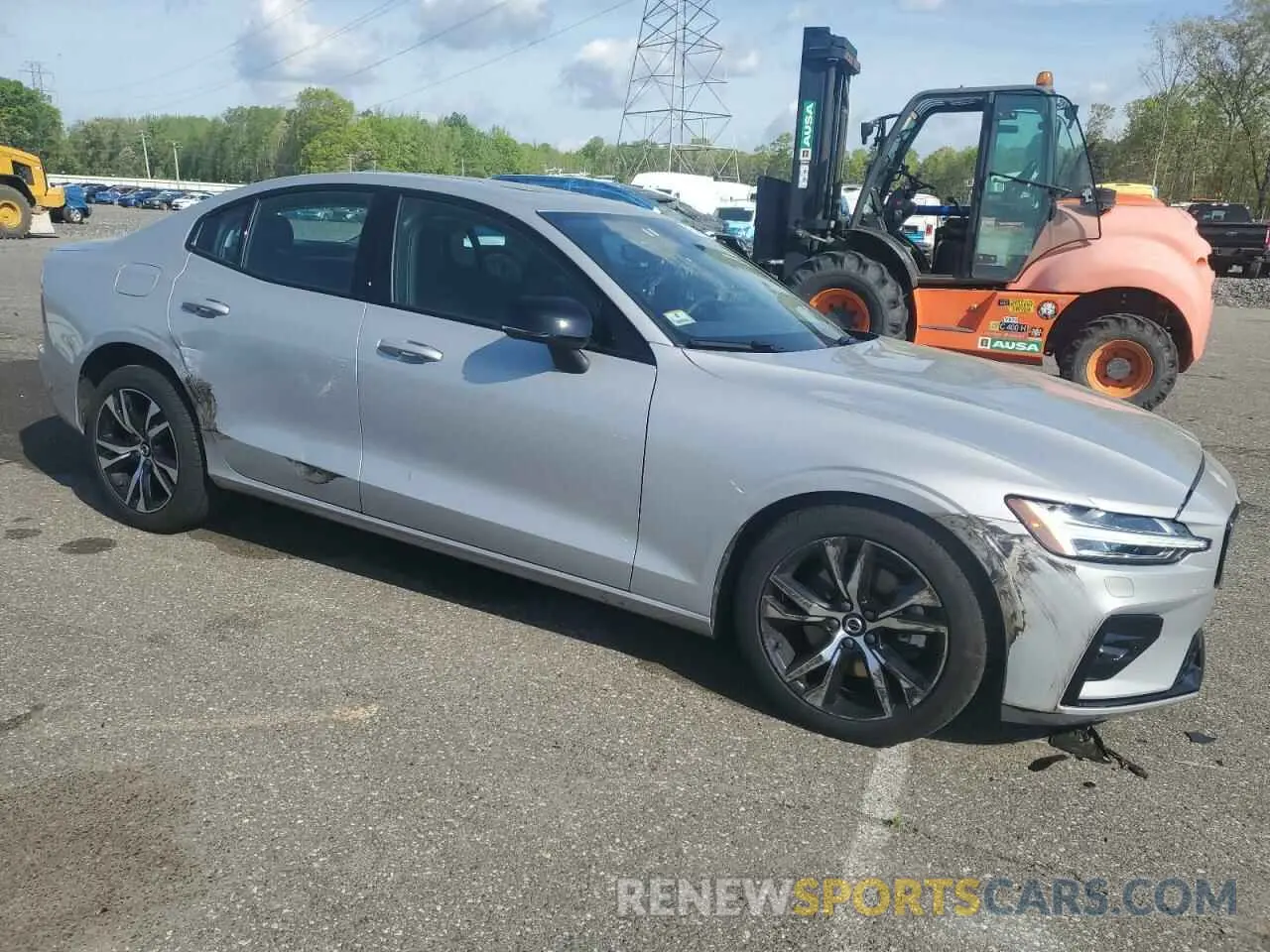 4 Photograph of a damaged car 7JRL12GJ3SG362498 VOLVO S60 CORE 2025