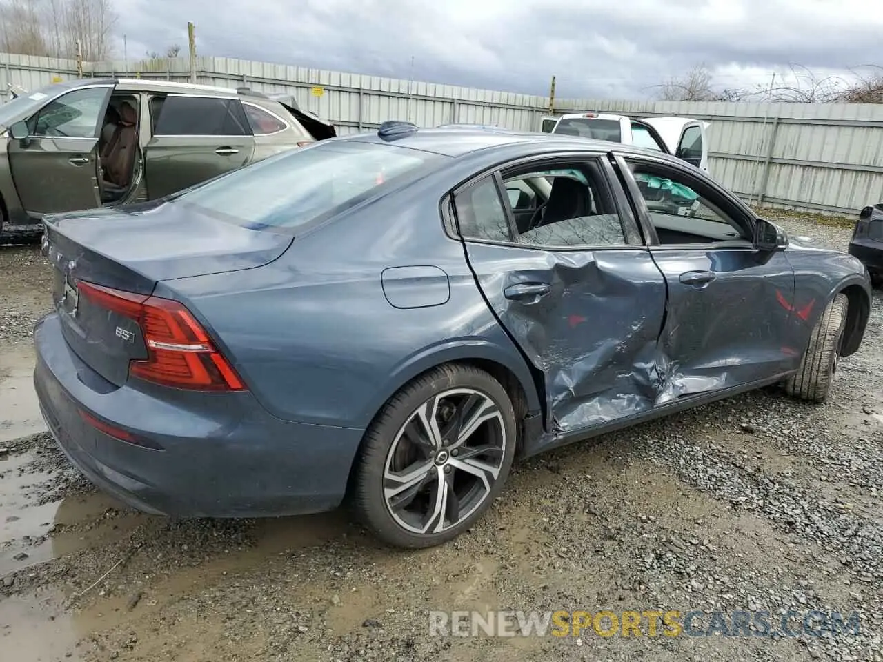 3 Фотография поврежденного автомобиля 7JRL12GJ4SG364728 VOLVO S60 CORE 2025