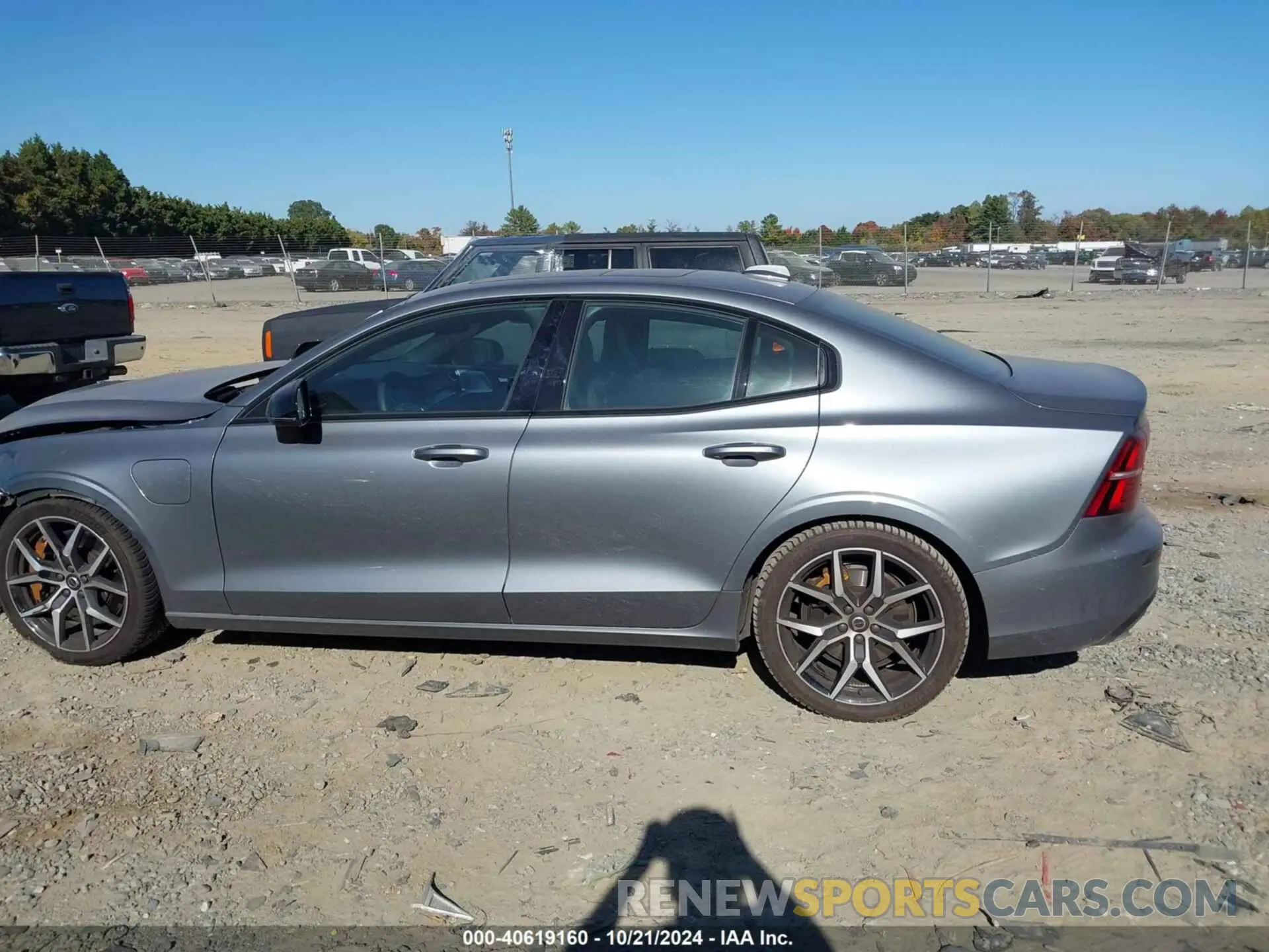 14 Photograph of a damaged car 7JRBK0FP3LG046832 VOLVO S60 HYBRID 2020
