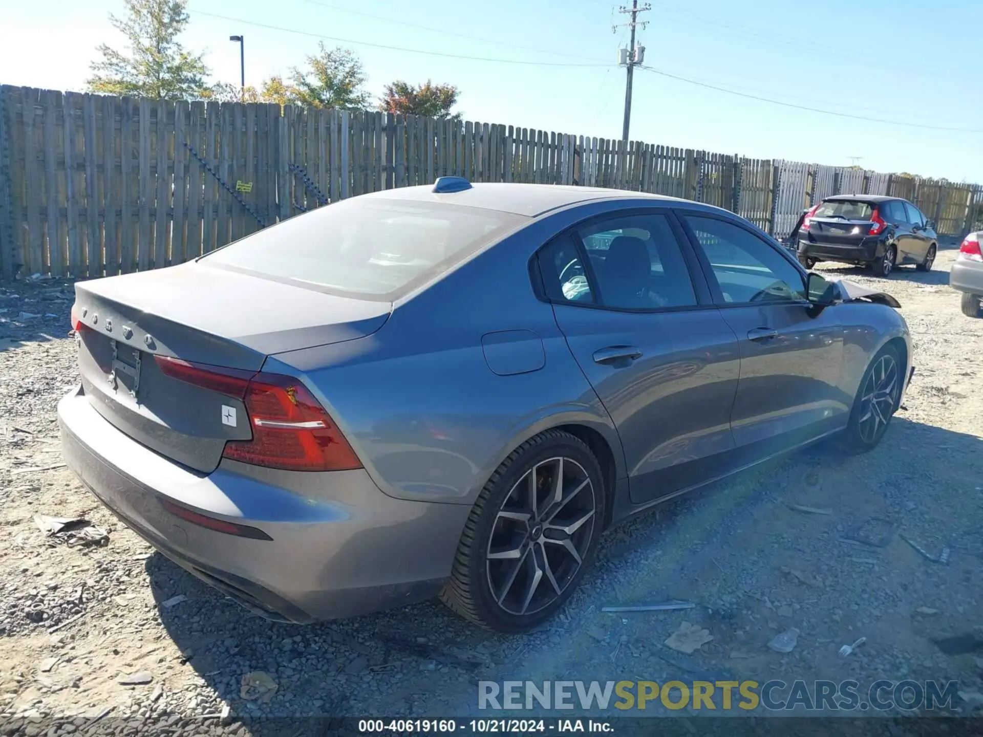 4 Photograph of a damaged car 7JRBK0FP3LG046832 VOLVO S60 HYBRID 2020