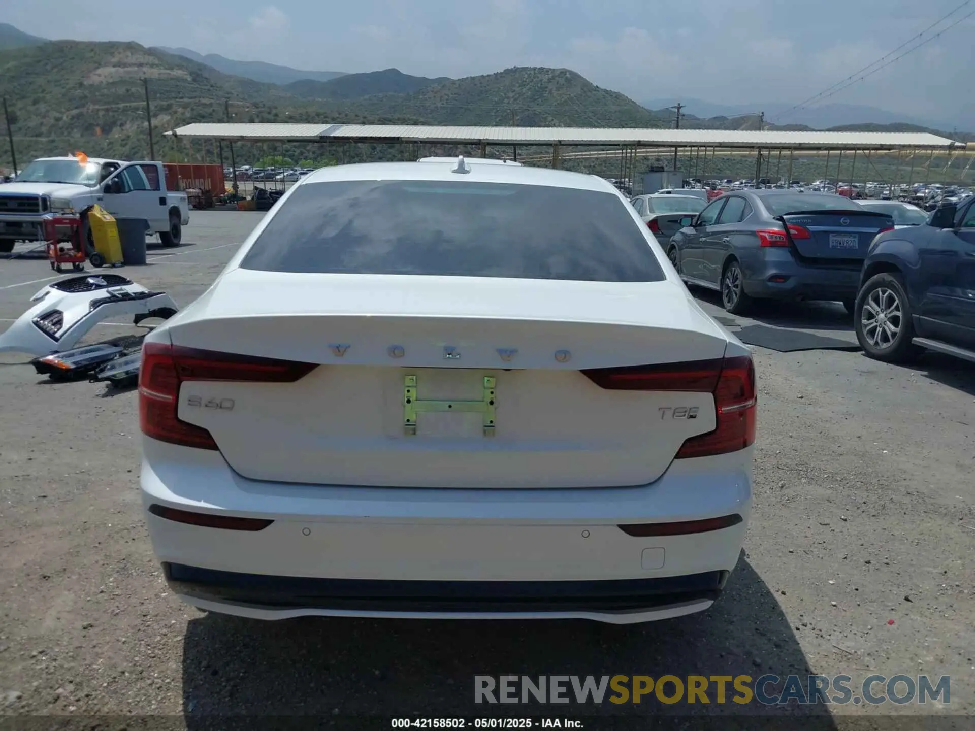 17 Photograph of a damaged car 7JRH60FC3SG368736 VOLVO S60 PLUG-IN HYBRID 2025