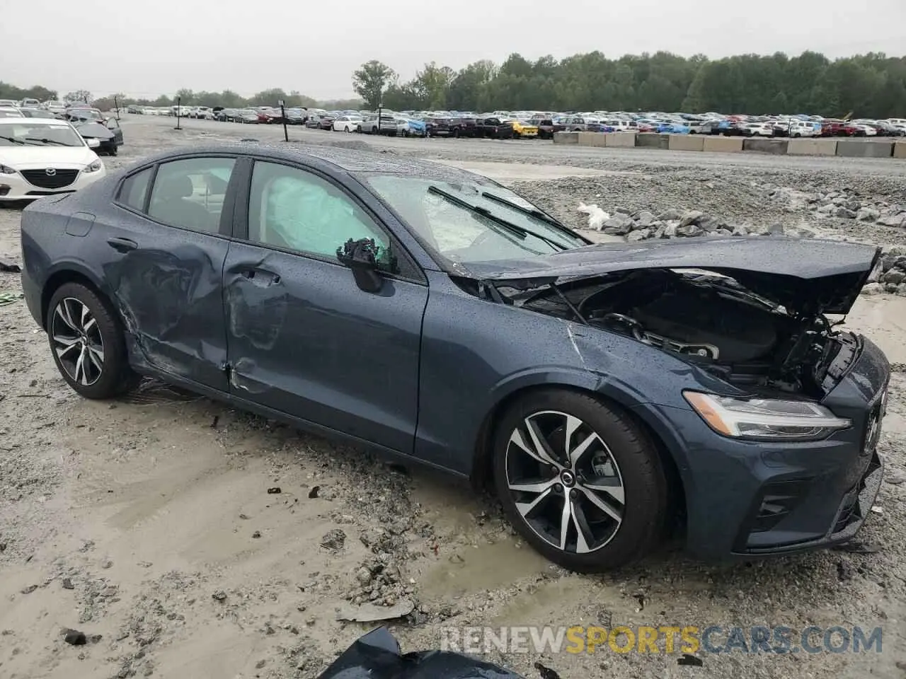 4 Photograph of a damaged car 7JRL12FL1RG309229 VOLVO S60 PLUS 2024