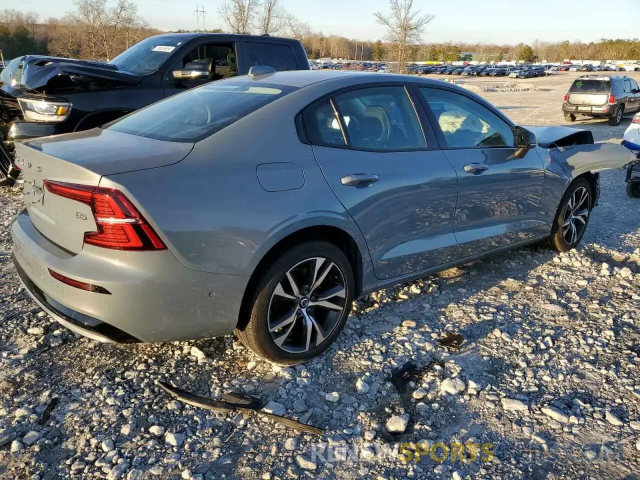 3 Фотография поврежденного автомобиля 7JRL12FL9RG299341 VOLVO S60 PLUS 2024
