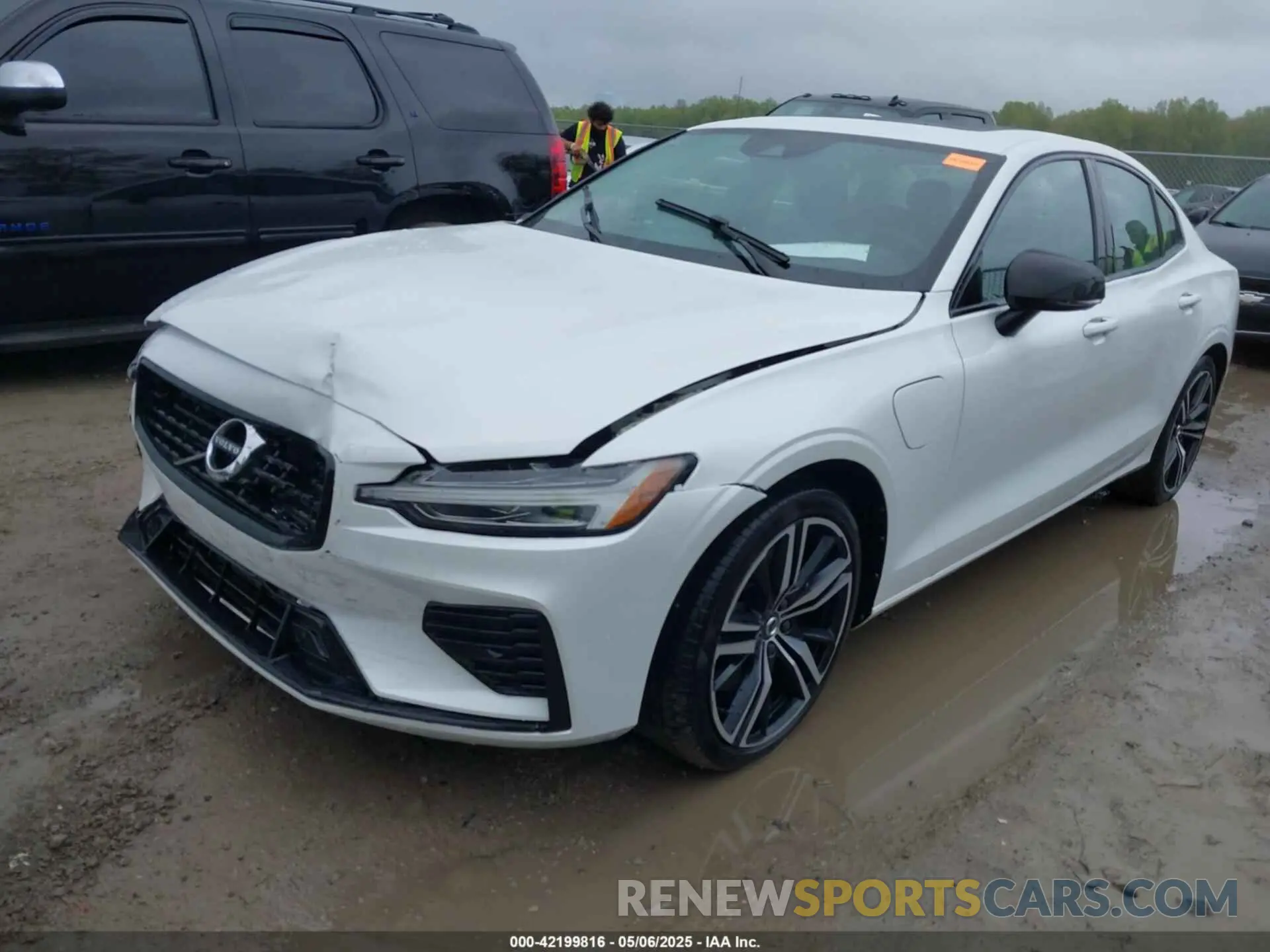 2 Photograph of a damaged car 7JRBR0FZ6MG112630 VOLVO S60 RECHARGE PLUG-IN HYBRID 2021