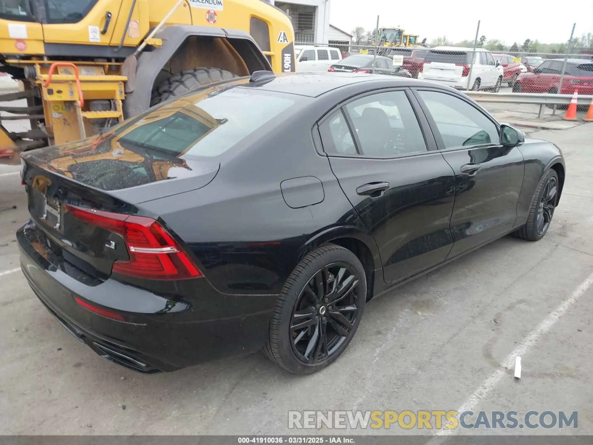 4 Photograph of a damaged car 7JRH60FD6NG192469 VOLVO S60 RECHARGE PLUG-IN HYBRID 2022