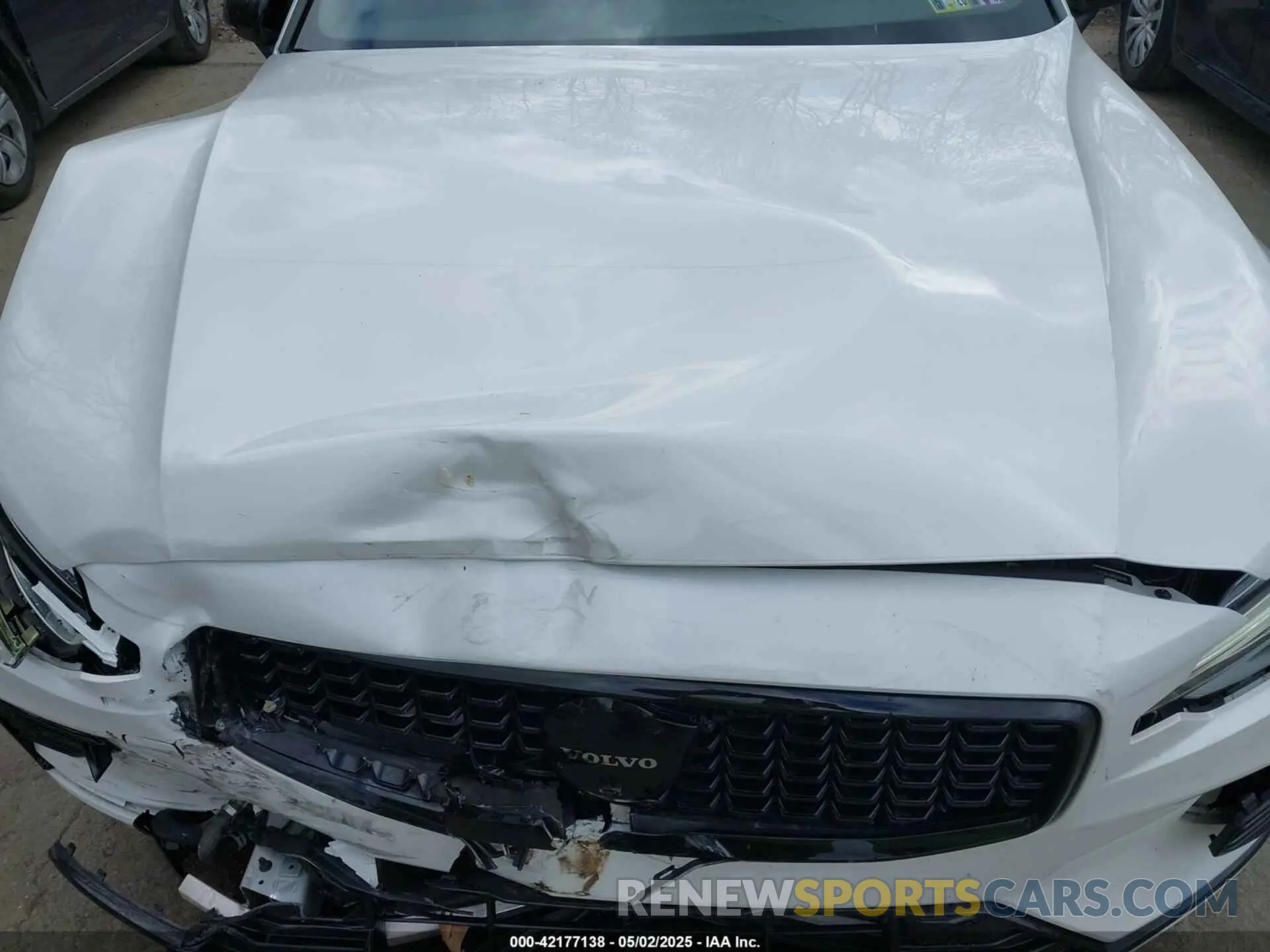 10 Photograph of a damaged car 7JRH60FH8RG290119 VOLVO S60 RECHARGE PLUG-IN HYBRID 2024