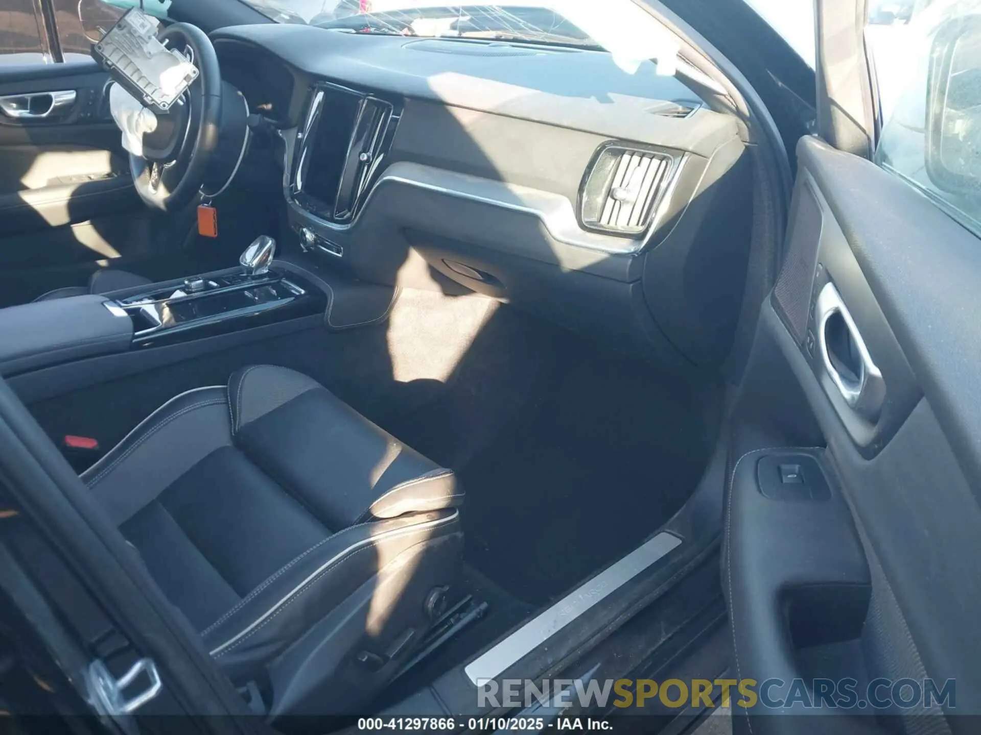 5 Фотография поврежденного автомобиля 7JRH60FH9RG311382 VOLVO S60 RECHARGE PLUG-IN HYBRID 2024