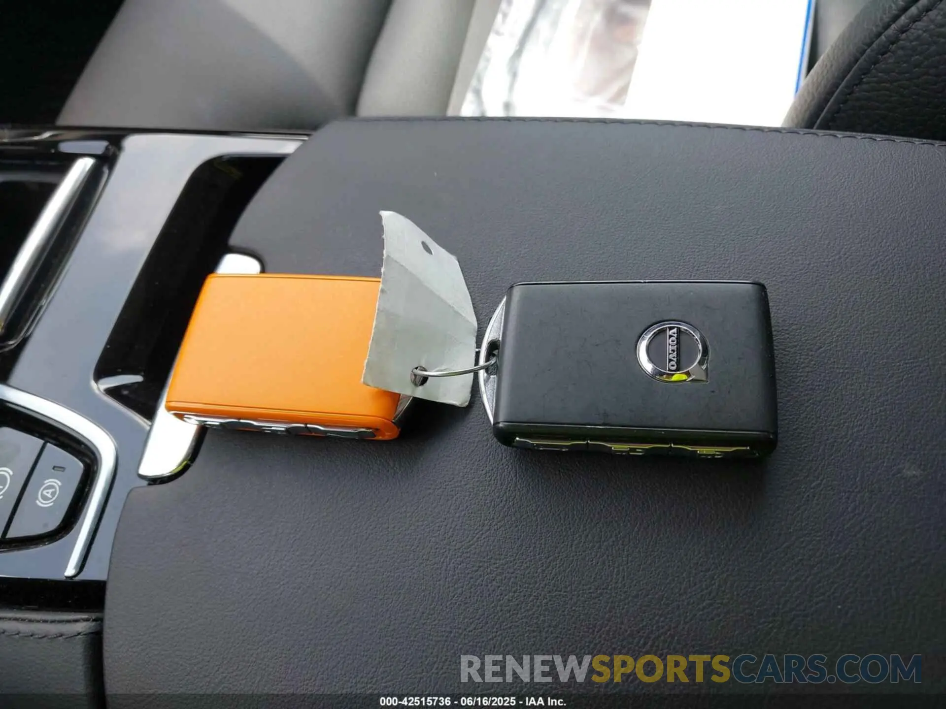 11 Фотография поврежденного автомобиля 7JRH60FL5RG305681 VOLVO S60 RECHARGE PLUG-IN HYBRID 2024