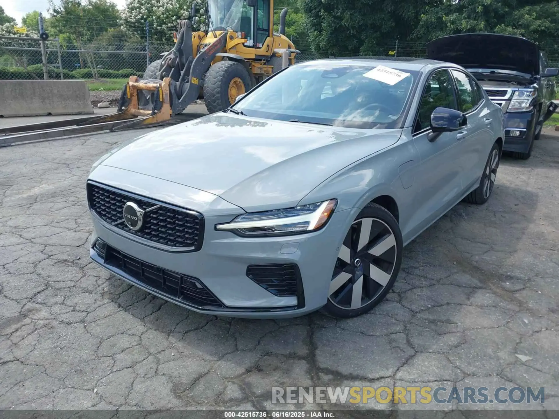 2 Фотография поврежденного автомобиля 7JRH60FL5RG305681 VOLVO S60 RECHARGE PLUG-IN HYBRID 2024