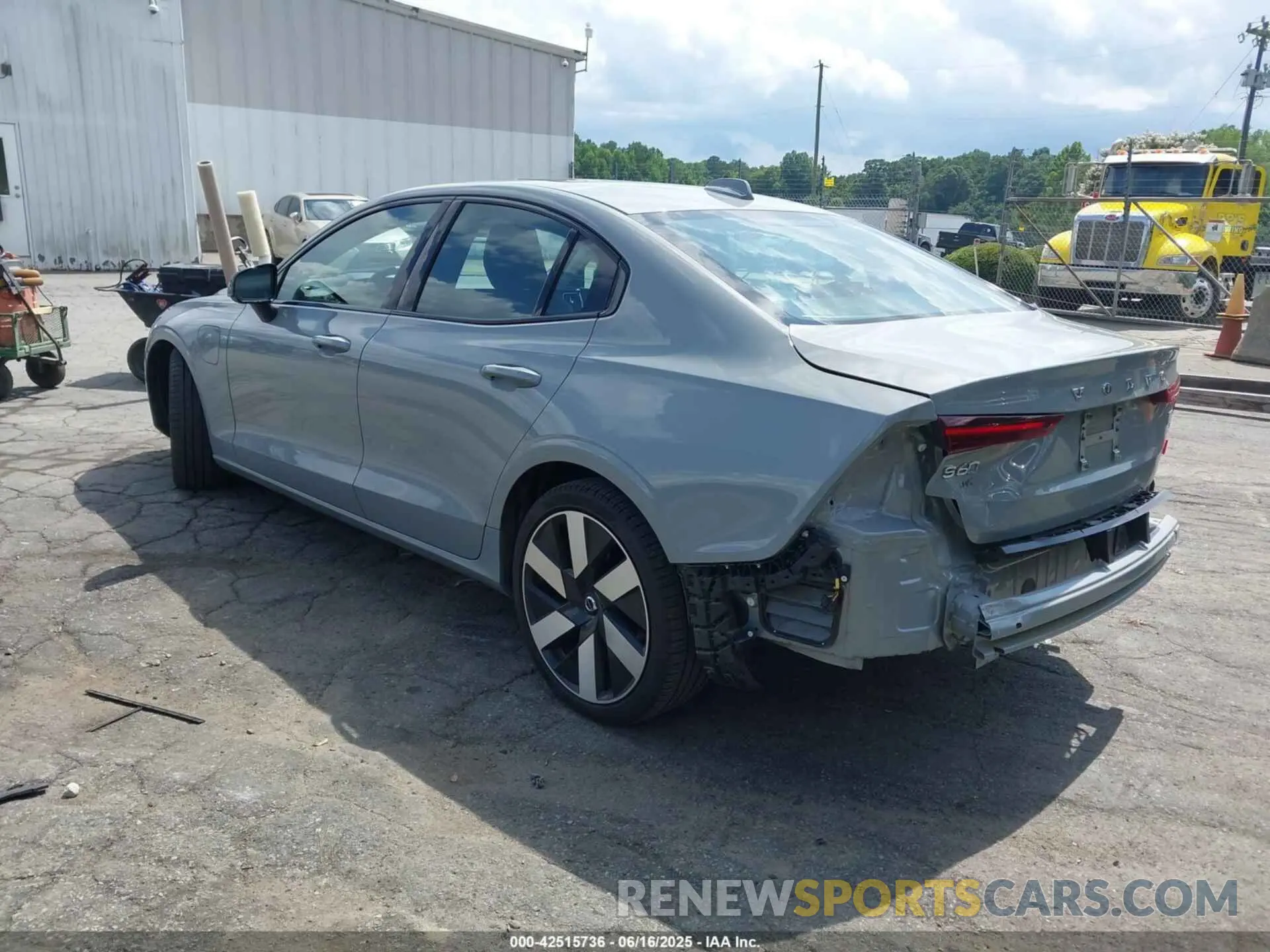 3 Фотография поврежденного автомобиля 7JRH60FL5RG305681 VOLVO S60 RECHARGE PLUG-IN HYBRID 2024