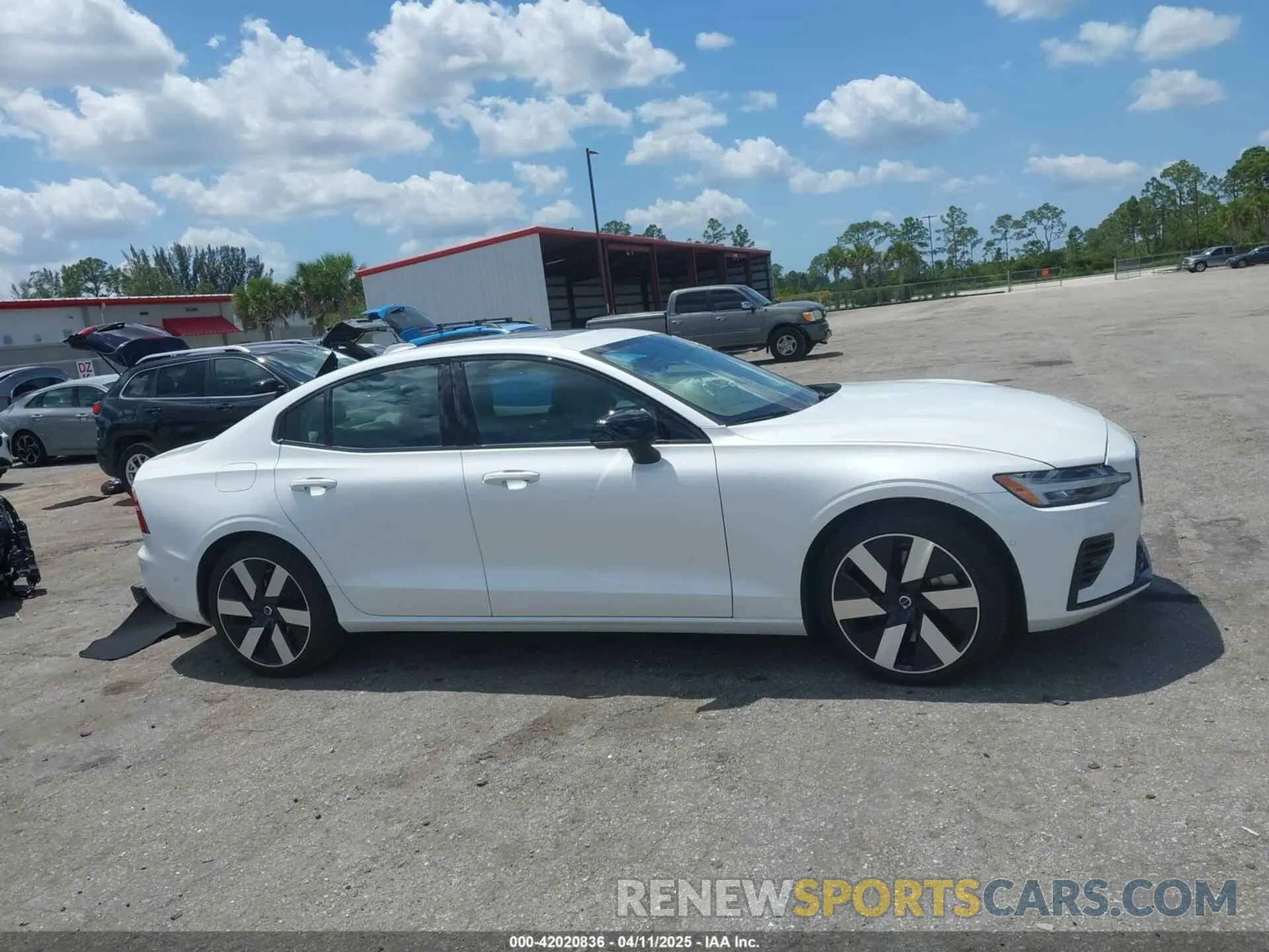 13 Photograph of a damaged car 7JRH60FL6RG297087 VOLVO S60 RECHARGE PLUG-IN HYBRID 2024