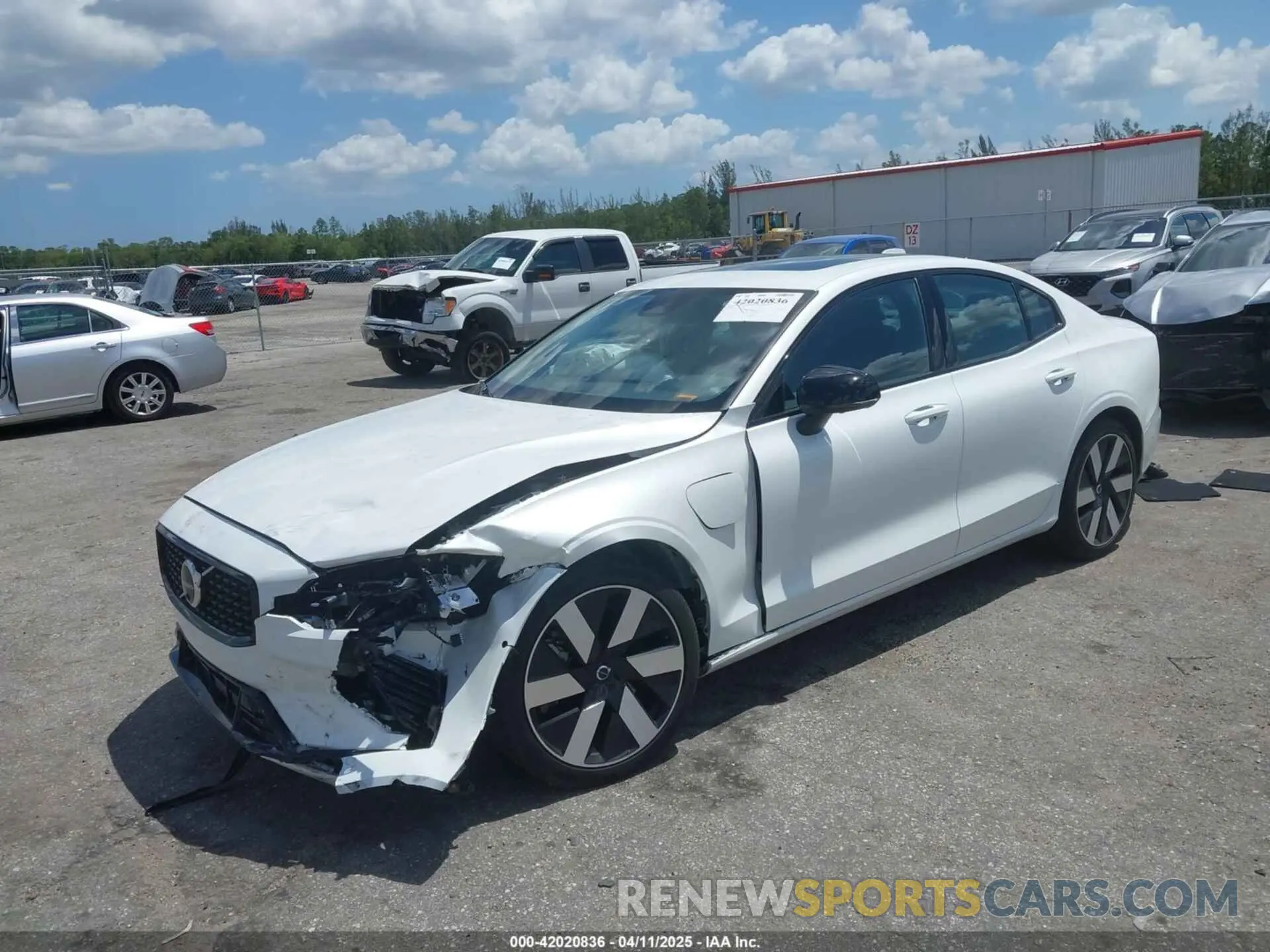 2 Photograph of a damaged car 7JRH60FL6RG297087 VOLVO S60 RECHARGE PLUG-IN HYBRID 2024