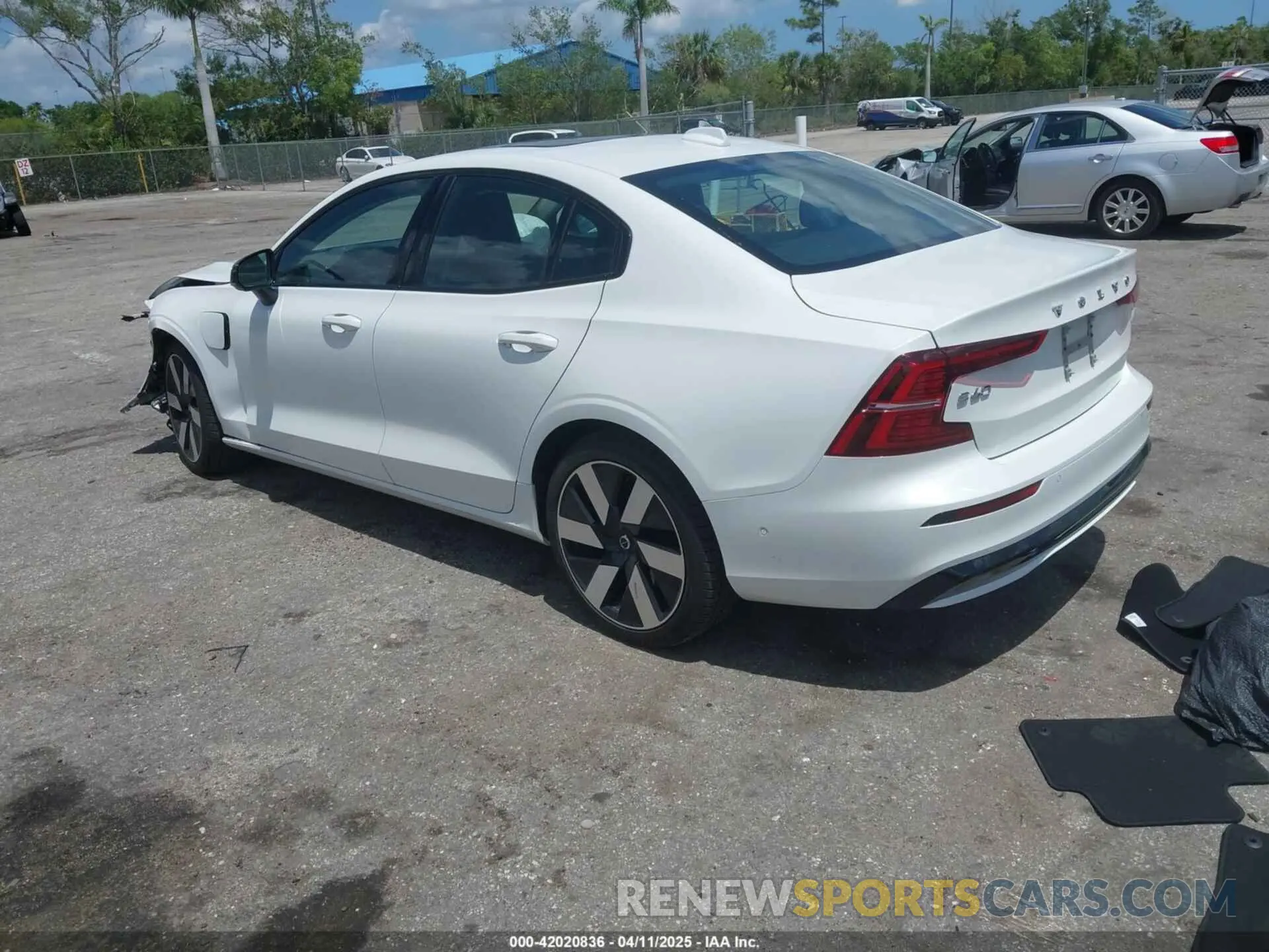 3 Photograph of a damaged car 7JRH60FL6RG297087 VOLVO S60 RECHARGE PLUG-IN HYBRID 2024