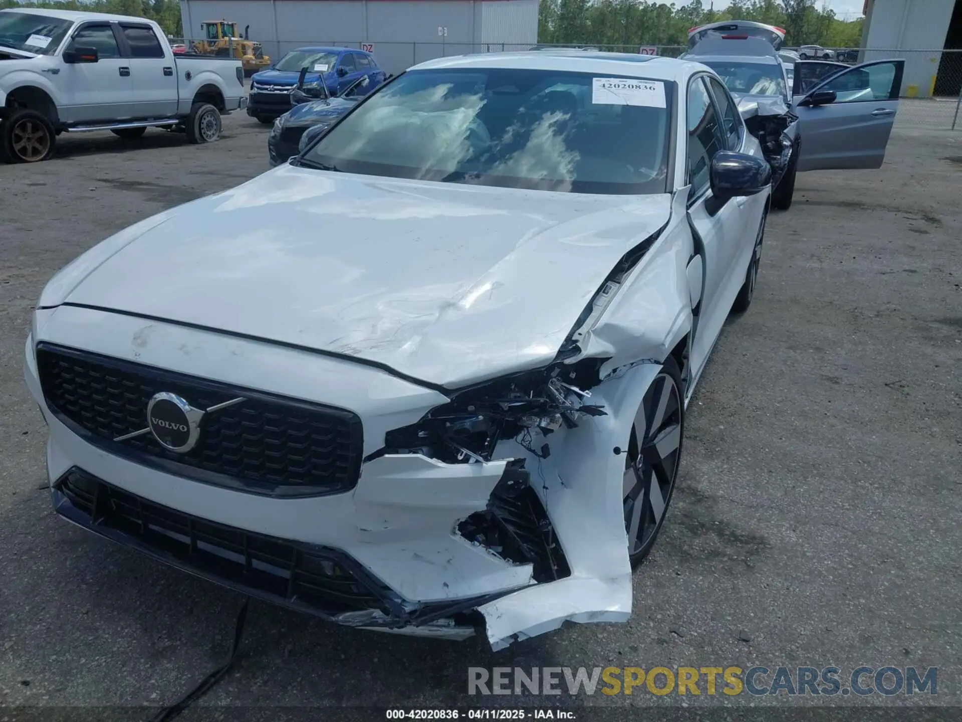 6 Photograph of a damaged car 7JRH60FL6RG297087 VOLVO S60 RECHARGE PLUG-IN HYBRID 2024