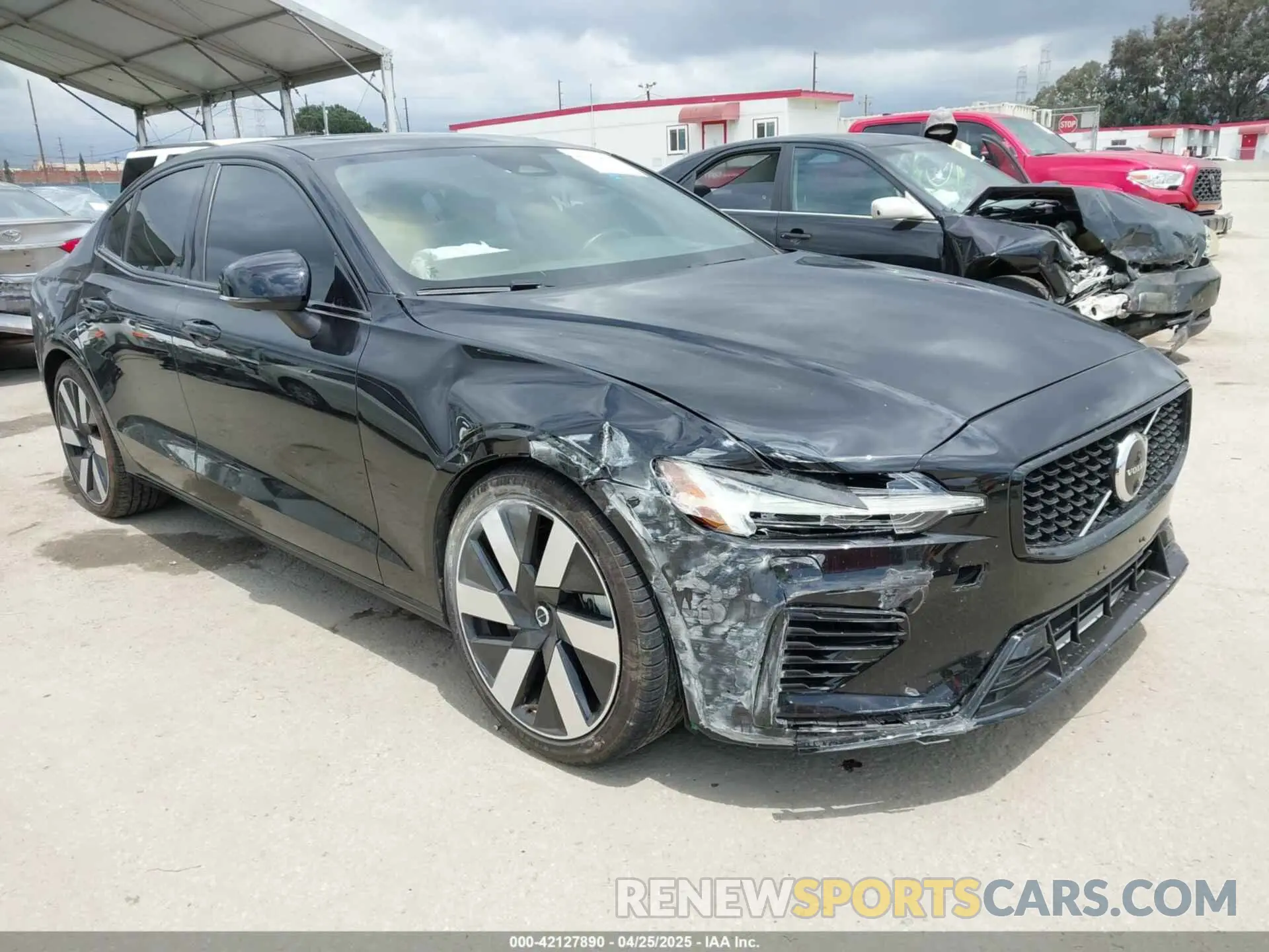 1 Photograph of a damaged car 7JRH60FM6RG299592 VOLVO S60 RECHARGE PLUG-IN HYBRID 2024