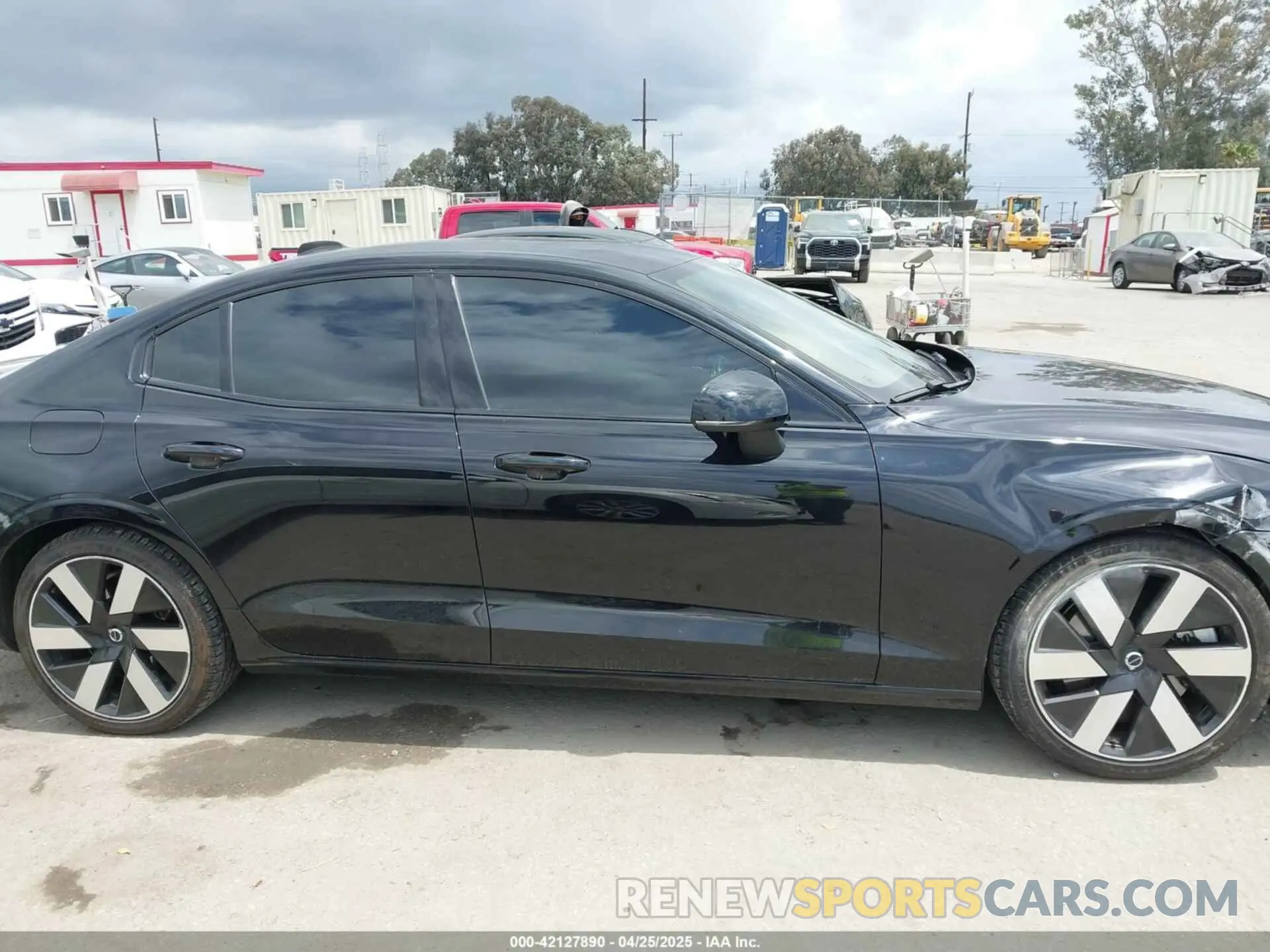 13 Photograph of a damaged car 7JRH60FM6RG299592 VOLVO S60 RECHARGE PLUG-IN HYBRID 2024
