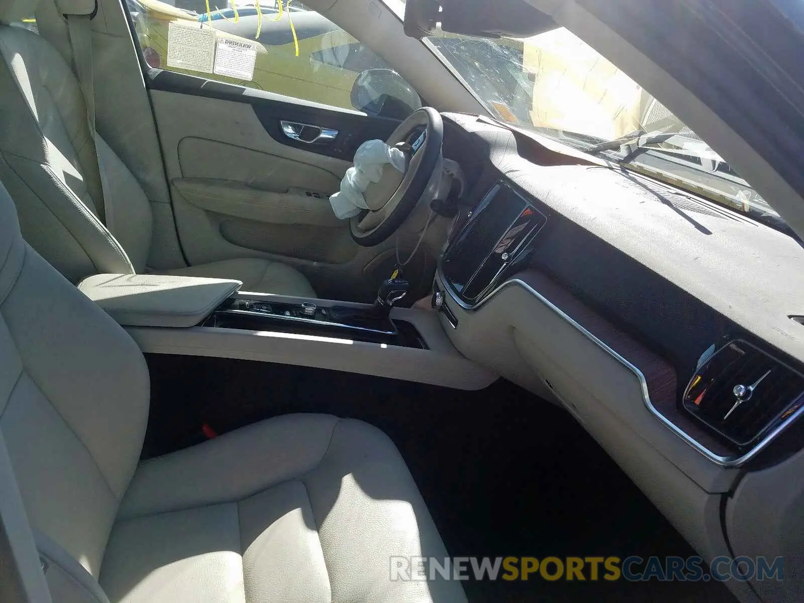 5 Photograph of a damaged car 7JR102FK0KG004456 VOLVO S60 T5 MOM 2019