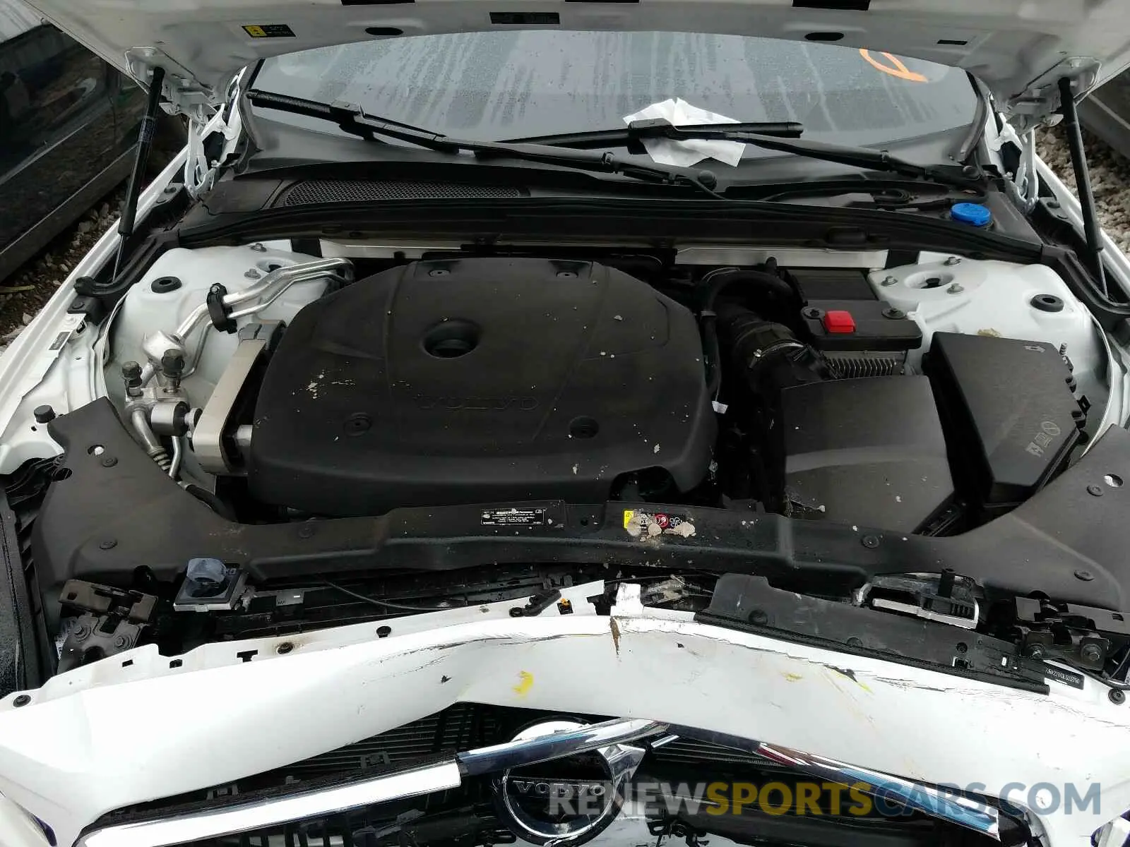 7 Photograph of a damaged car 7JRA22TK0LG033780 VOLVO S60 T6 MOM 2020