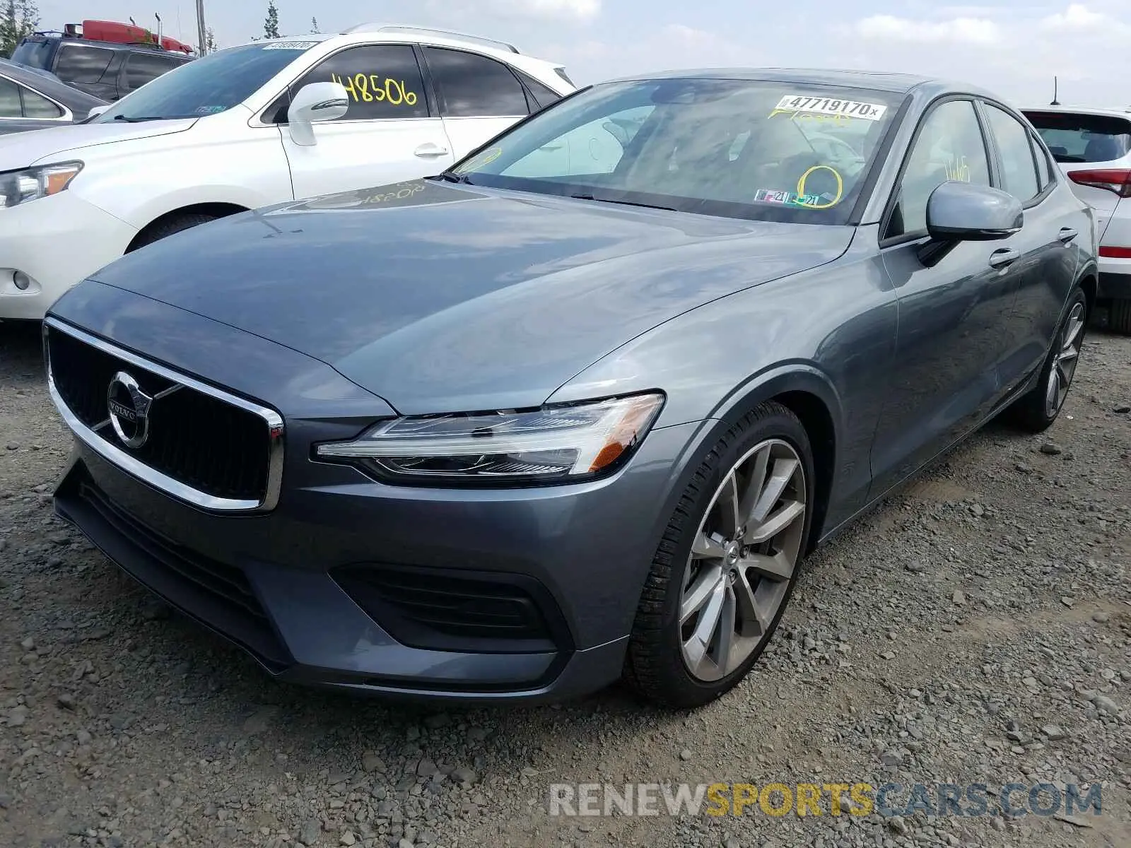 2 Photograph of a damaged car 7JRA22TK4LG031854 VOLVO S60 T6 MOM 2020