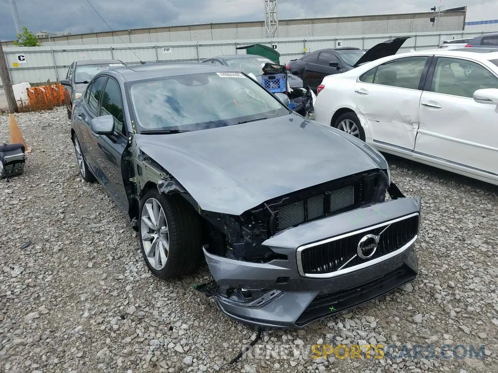 1 Photograph of a damaged car 7JRA22TK5LG038294 VOLVO S60 T6 MOM 2020