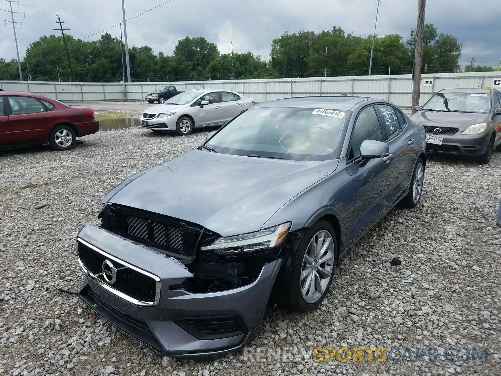 2 Photograph of a damaged car 7JRA22TK5LG038294 VOLVO S60 T6 MOM 2020