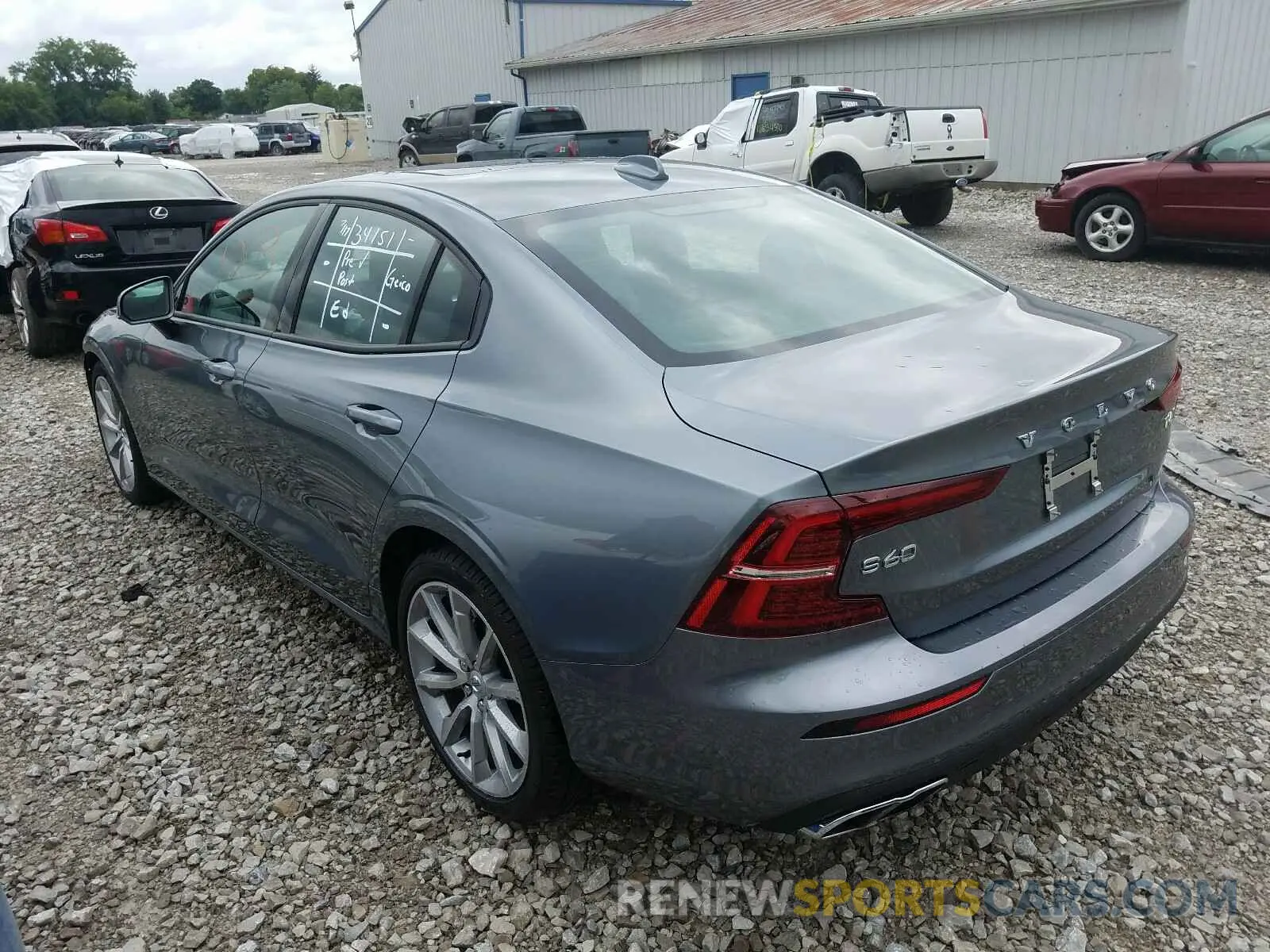 3 Photograph of a damaged car 7JRA22TK5LG038294 VOLVO S60 T6 MOM 2020