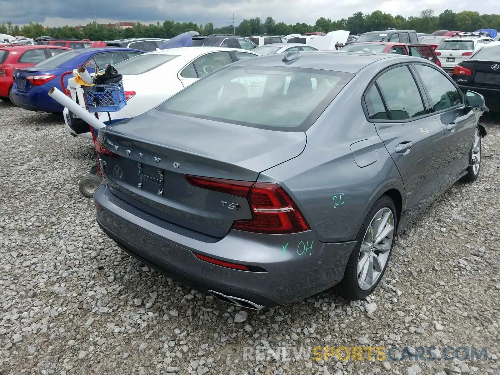 4 Photograph of a damaged car 7JRA22TK5LG038294 VOLVO S60 T6 MOM 2020