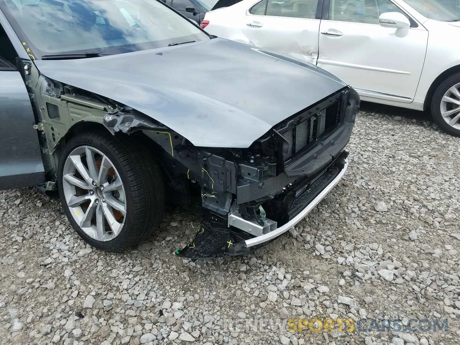 9 Photograph of a damaged car 7JRA22TK5LG038294 VOLVO S60 T6 MOM 2020