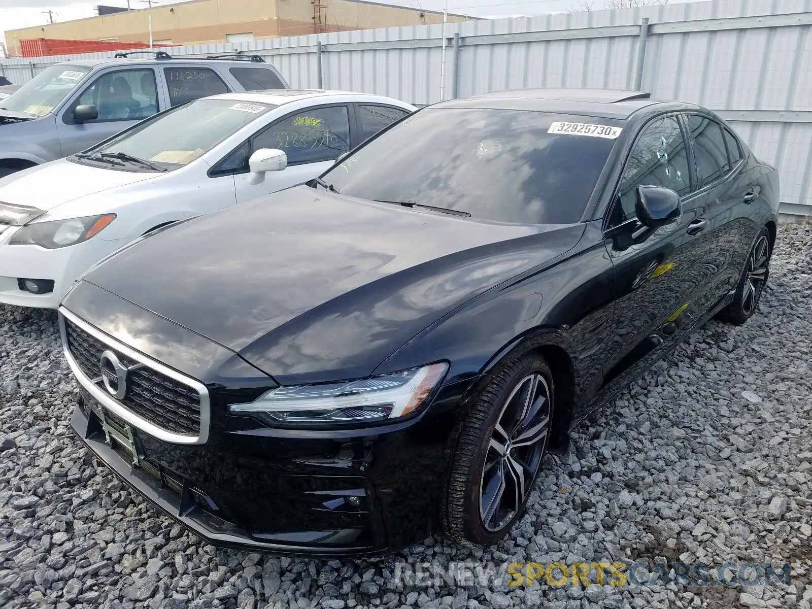 2 Photograph of a damaged car 7JRA22TM5KG005554 VOLVO S60 T6 R-D 2019